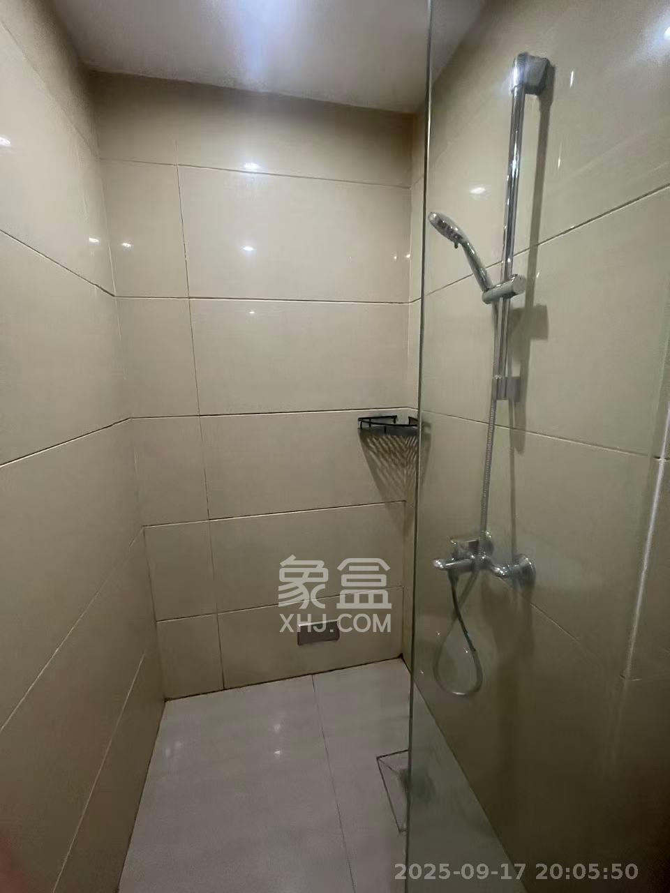 五一钻界  1室1厅1卫    2200.0元/月室内图