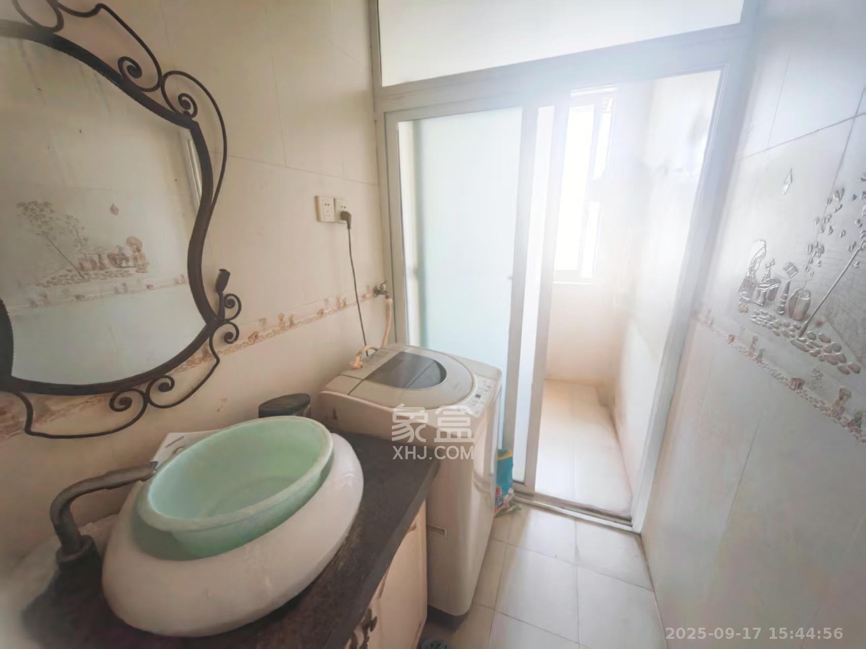 麓山才苑 3室2厅2卫 3500.0元/月 麓山才苑 3室2厅2卫 3500.0元/月室内图