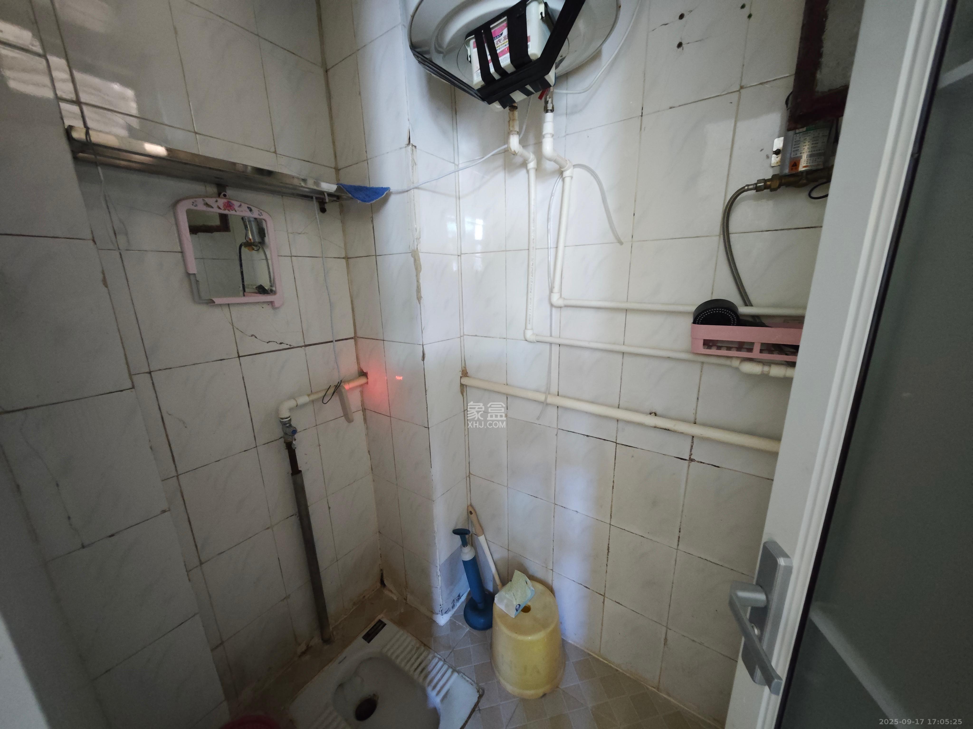 长岭水电八局宿舍  3室1厅1卫    1600.0元/月室内图