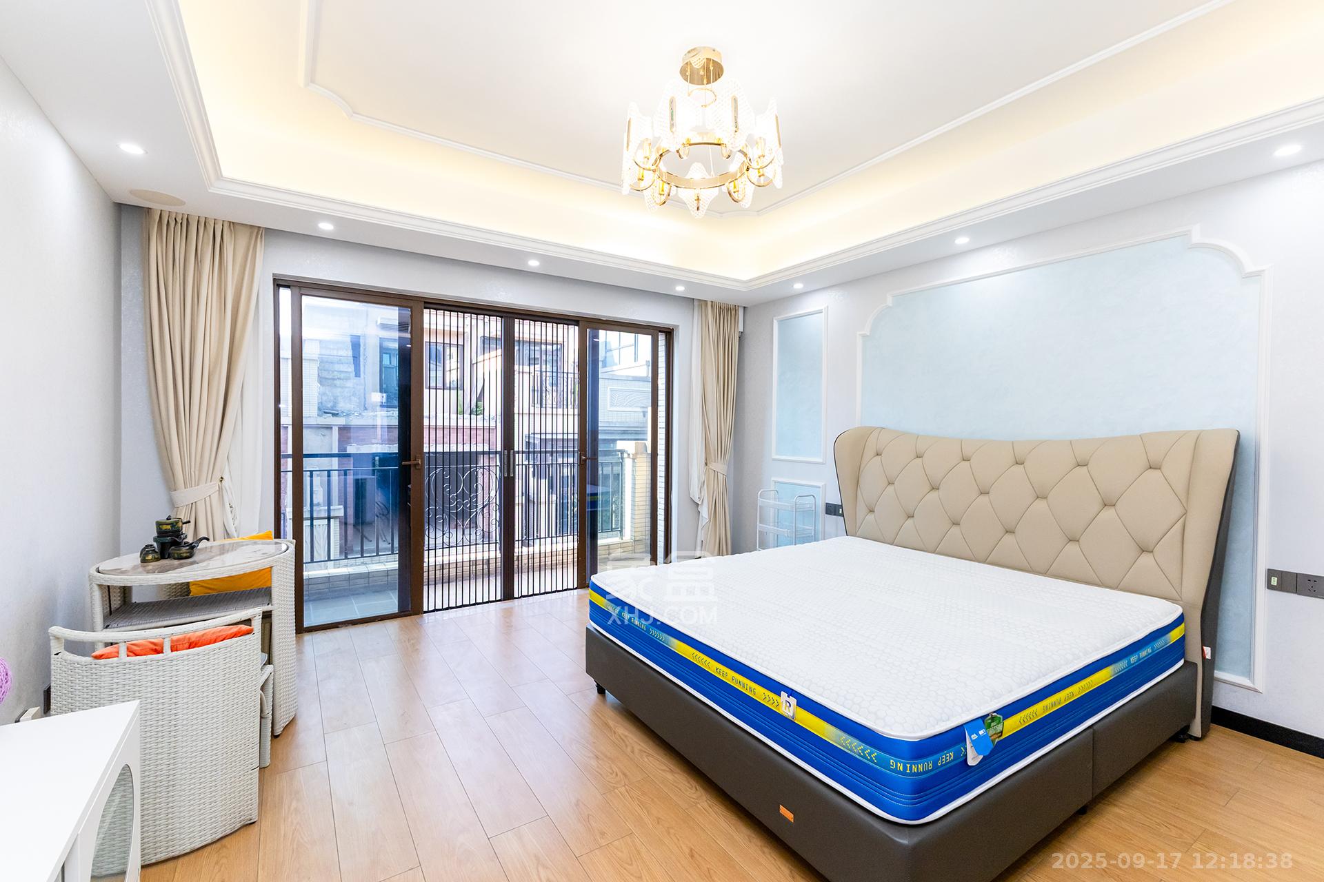 盈峰翠邸  5室2厅4卫    298.0万卧室