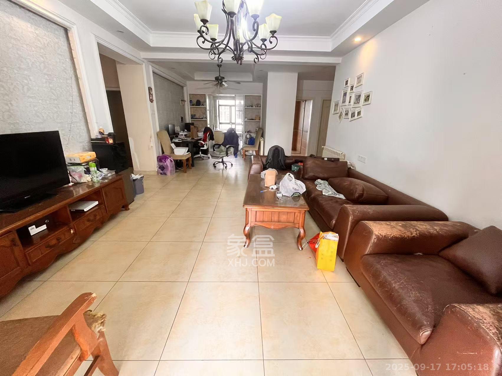 郡原广场 3室2厅2卫 3200.0元/月 郡原广场 3室2厅2卫 3200.0元/月室内图