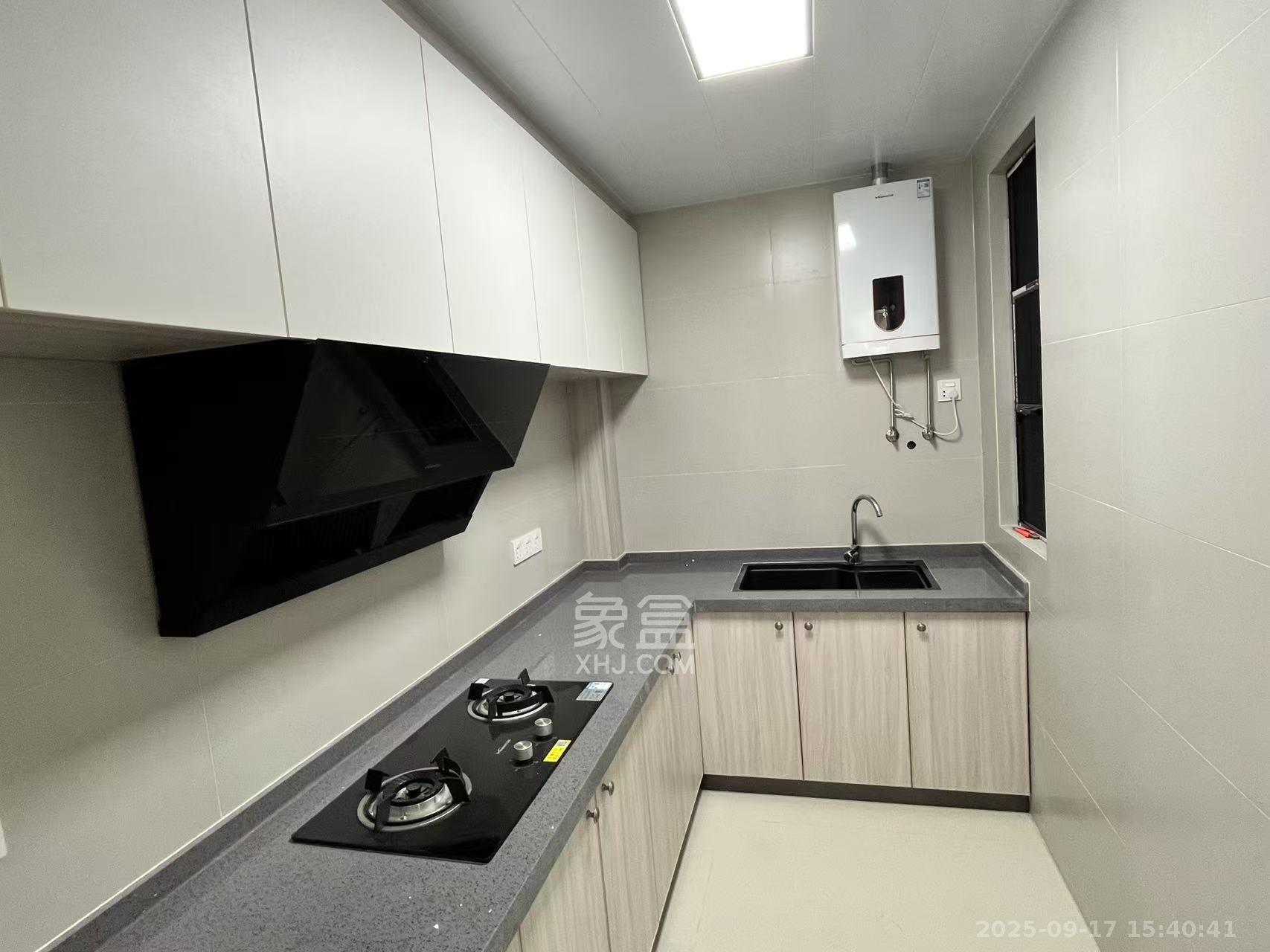 保利城(中航城国际社区、郡原美村) 3室2厅2卫 2600.0元/月 保利城(中航城国际社区、郡原美村) 3室2厅2卫 2600.0元/月室内图