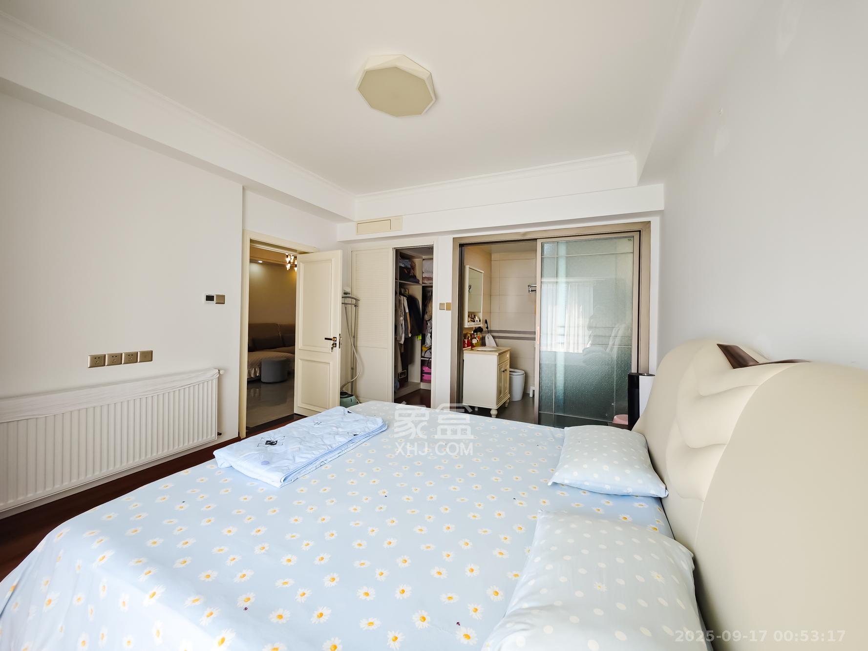 双湾国际(湘江御景花园) 3室2厅2卫 128.0万 双湾国际(湘江御景花园) 3室2厅2卫 128.0万卧室