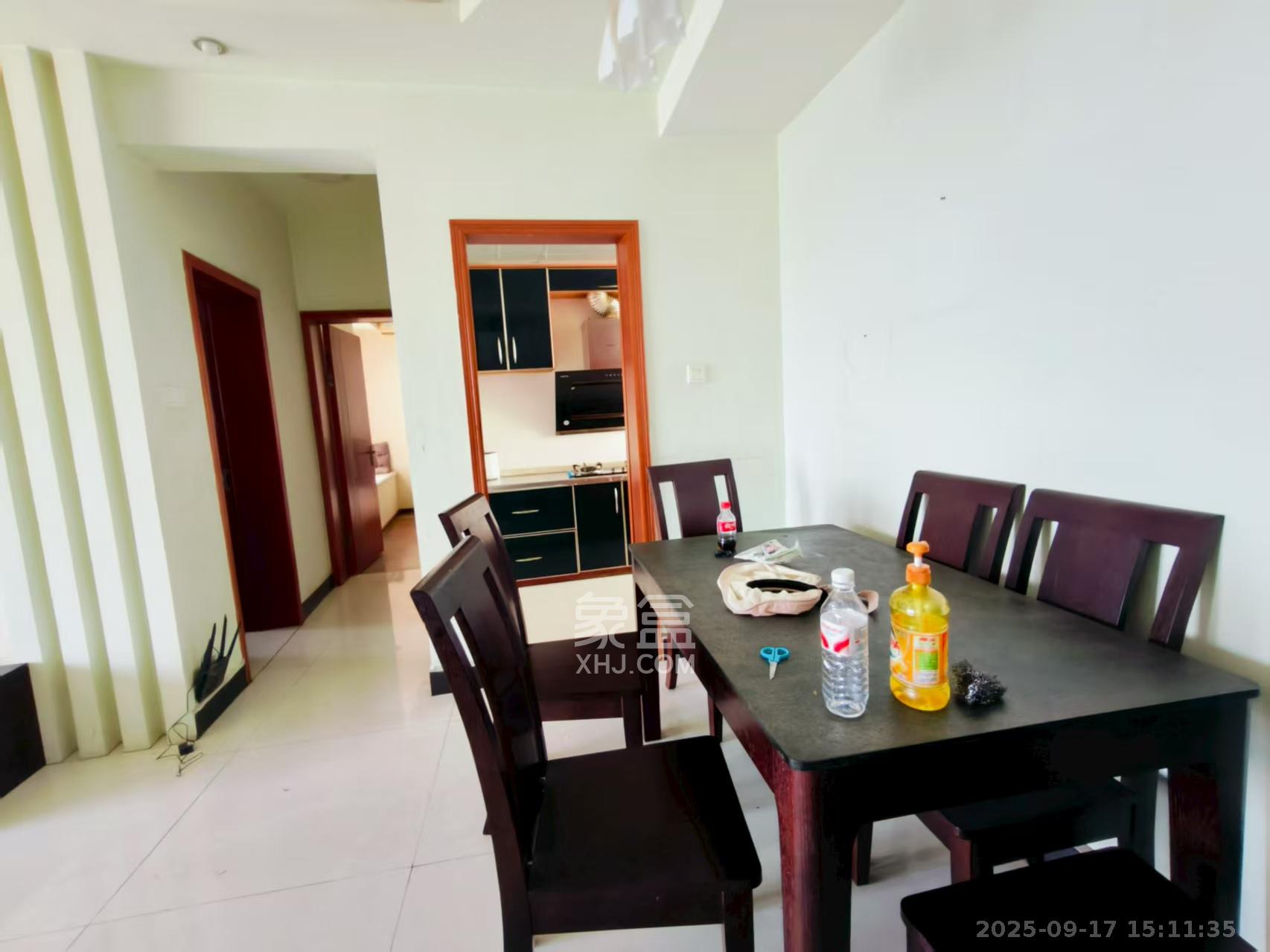 湘绣城 2室2厅1卫 1300.0元/月 湘绣城 2室2厅1卫 1300.0元/月室内图