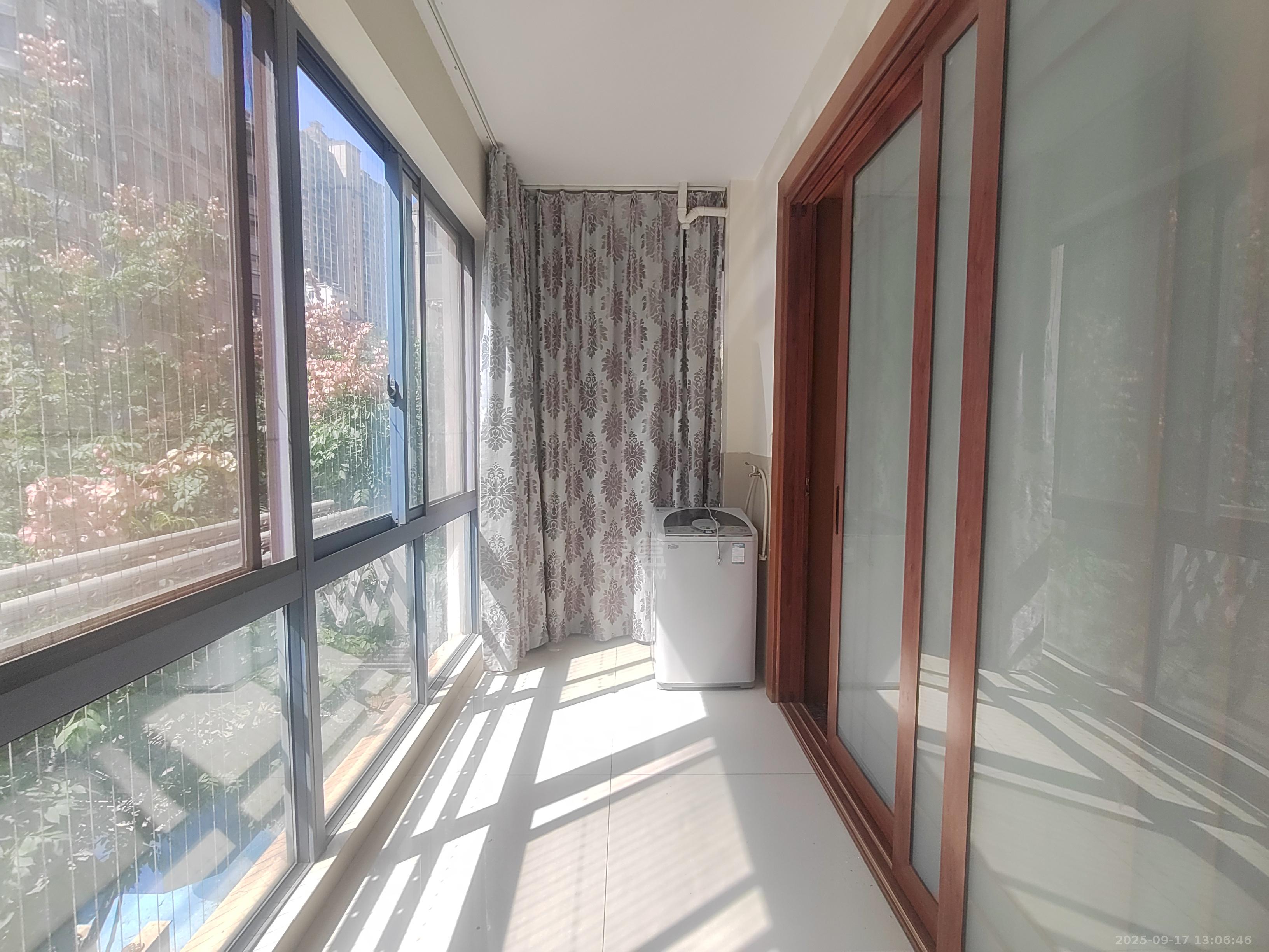 天泉一品 3室2厅2卫 2100.0元/月 天泉一品 3室2厅2卫 2100.0元/月室内图