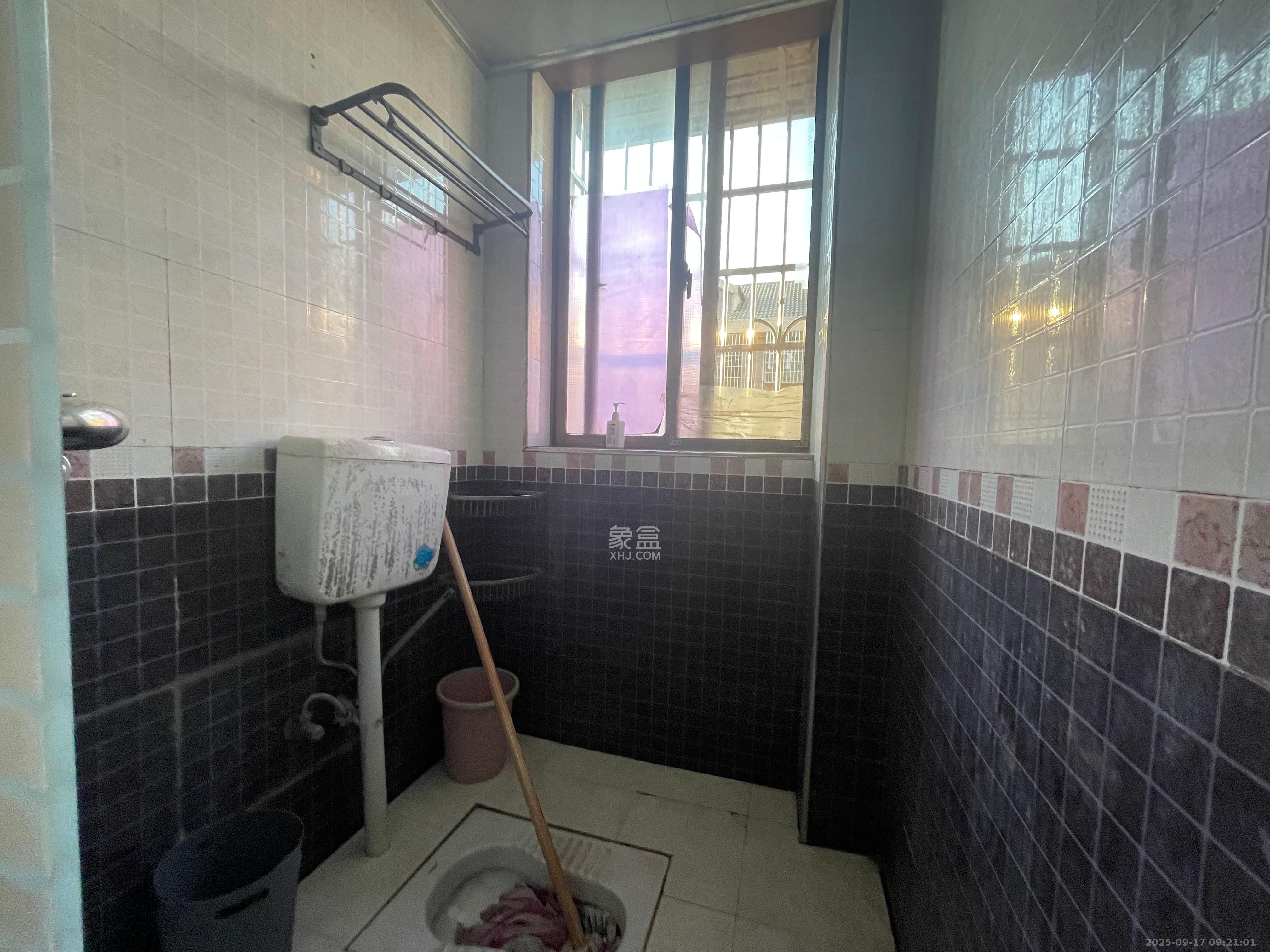 新路小区  2室1厅1卫    1500.0元/月室内图