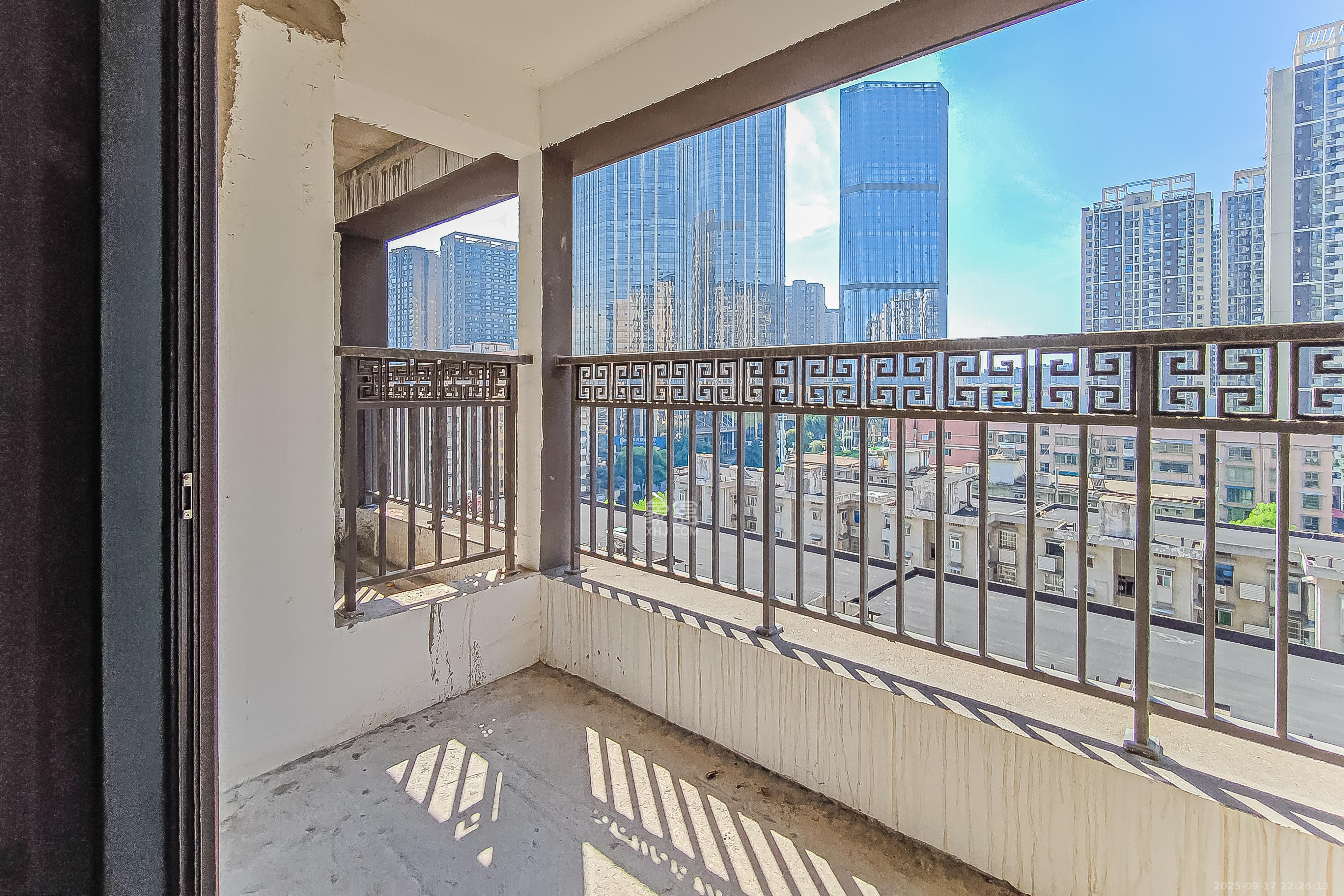 建发央玺（建发泱玺雅苑）  4室2厅2卫    287.0万阳台