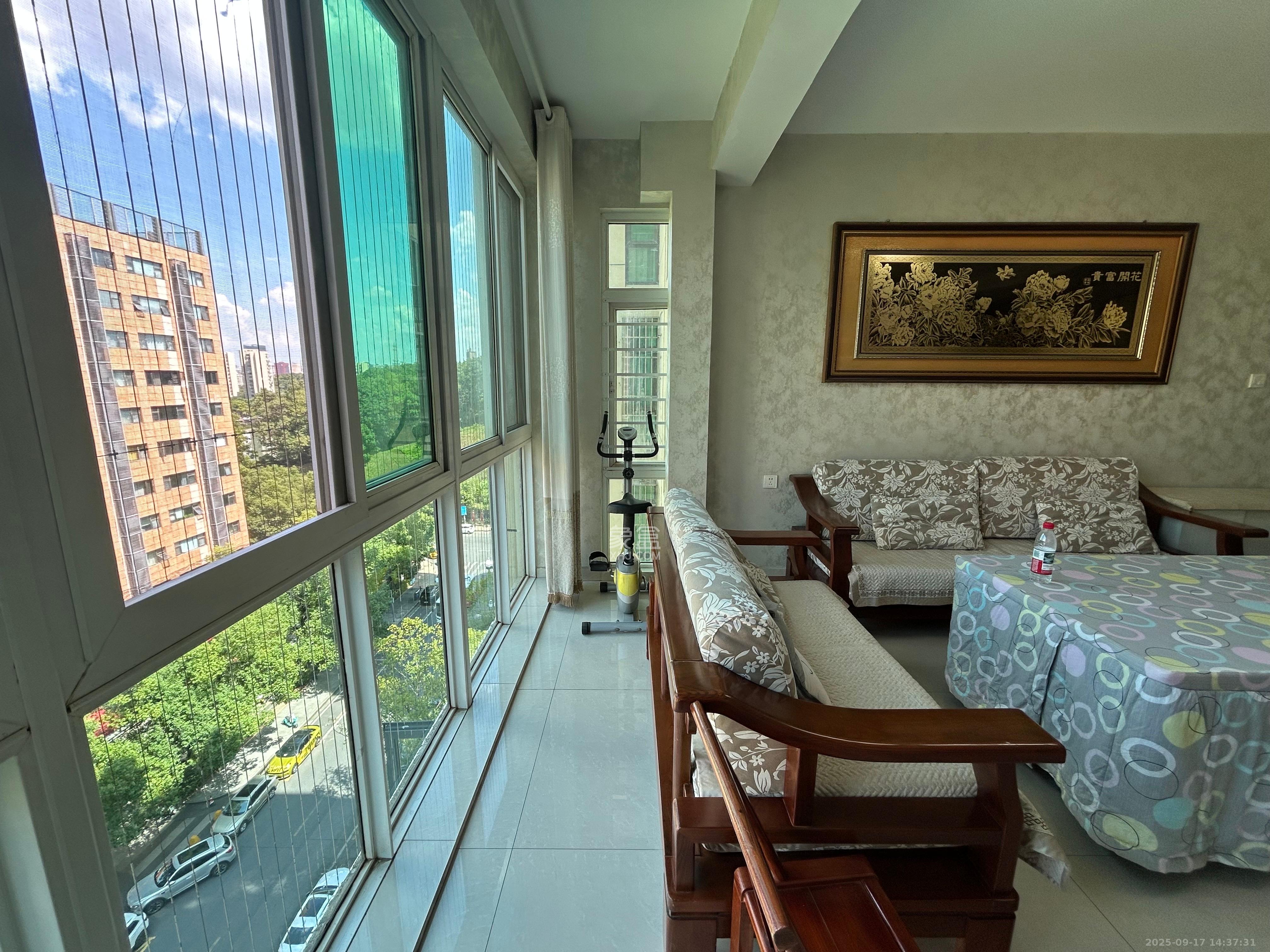 麓谷加州阳光 4室2厅2卫 3600.0元/月 麓谷加州阳光 4室2厅2卫 3600.0元/月室内图