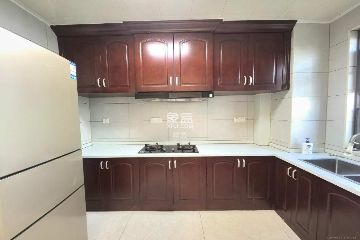 华润置地广场二期 3室2厅2卫 2400.0元/月 华润置地广场二期 3室2厅2卫 2400.0元/月室内图