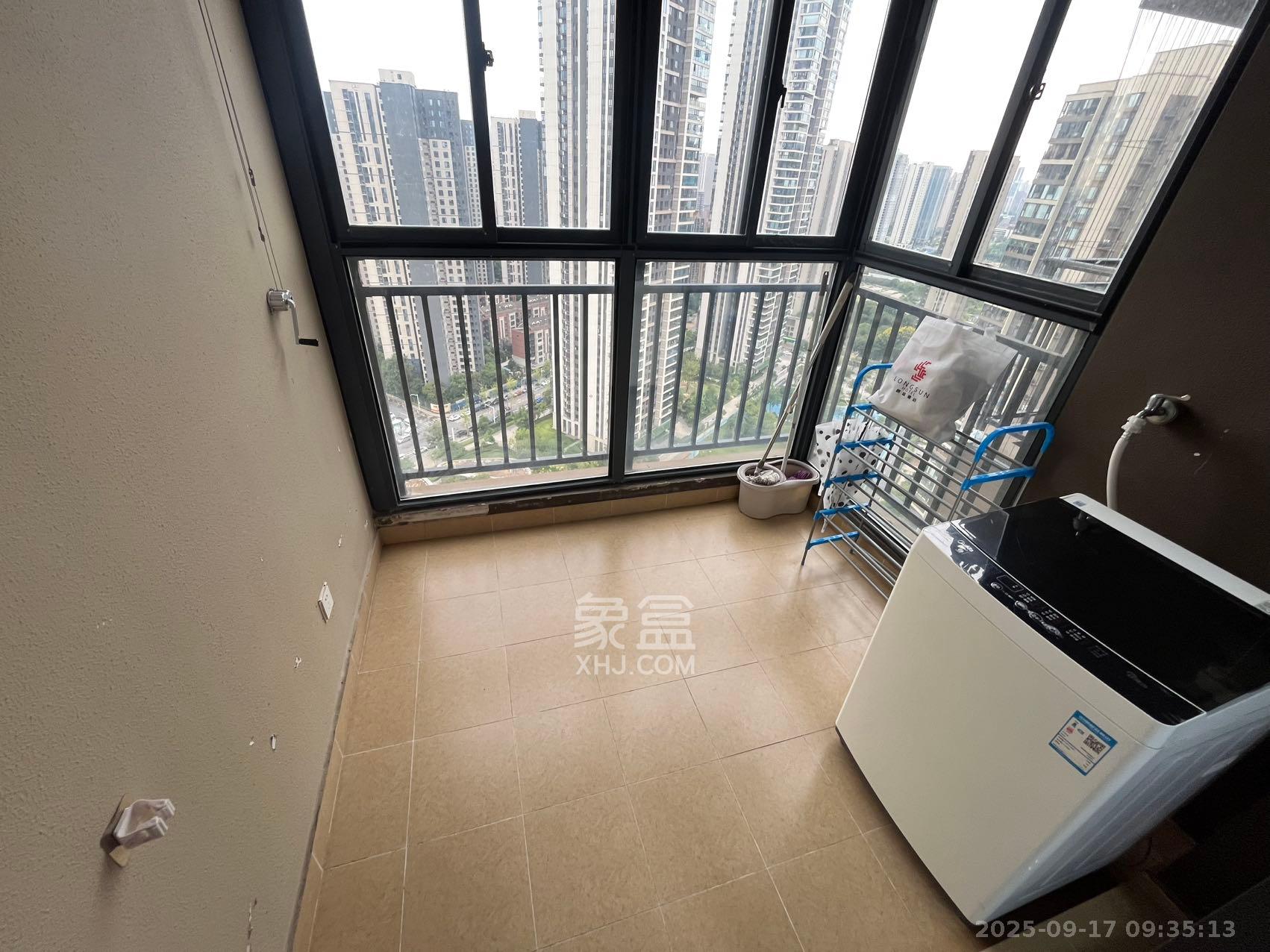 万科魅力之城 3室2厅2卫 2300.0元/月 万科魅力之城 3室2厅2卫 2300.0元/月室内图