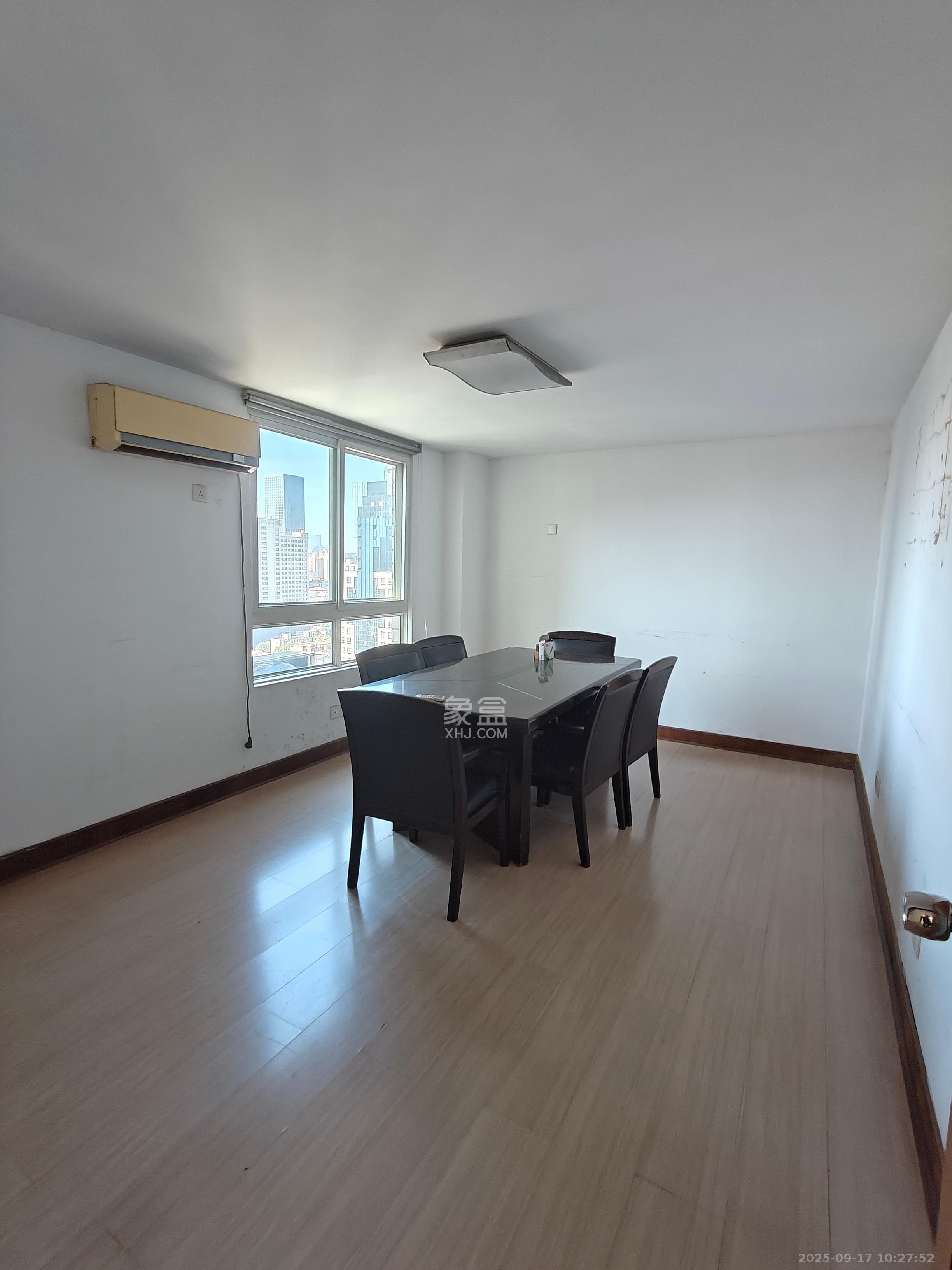 君临天厦 4室1厅1卫 3000.0元/月 君临天厦 4室1厅1卫 3000.0元/月室内图