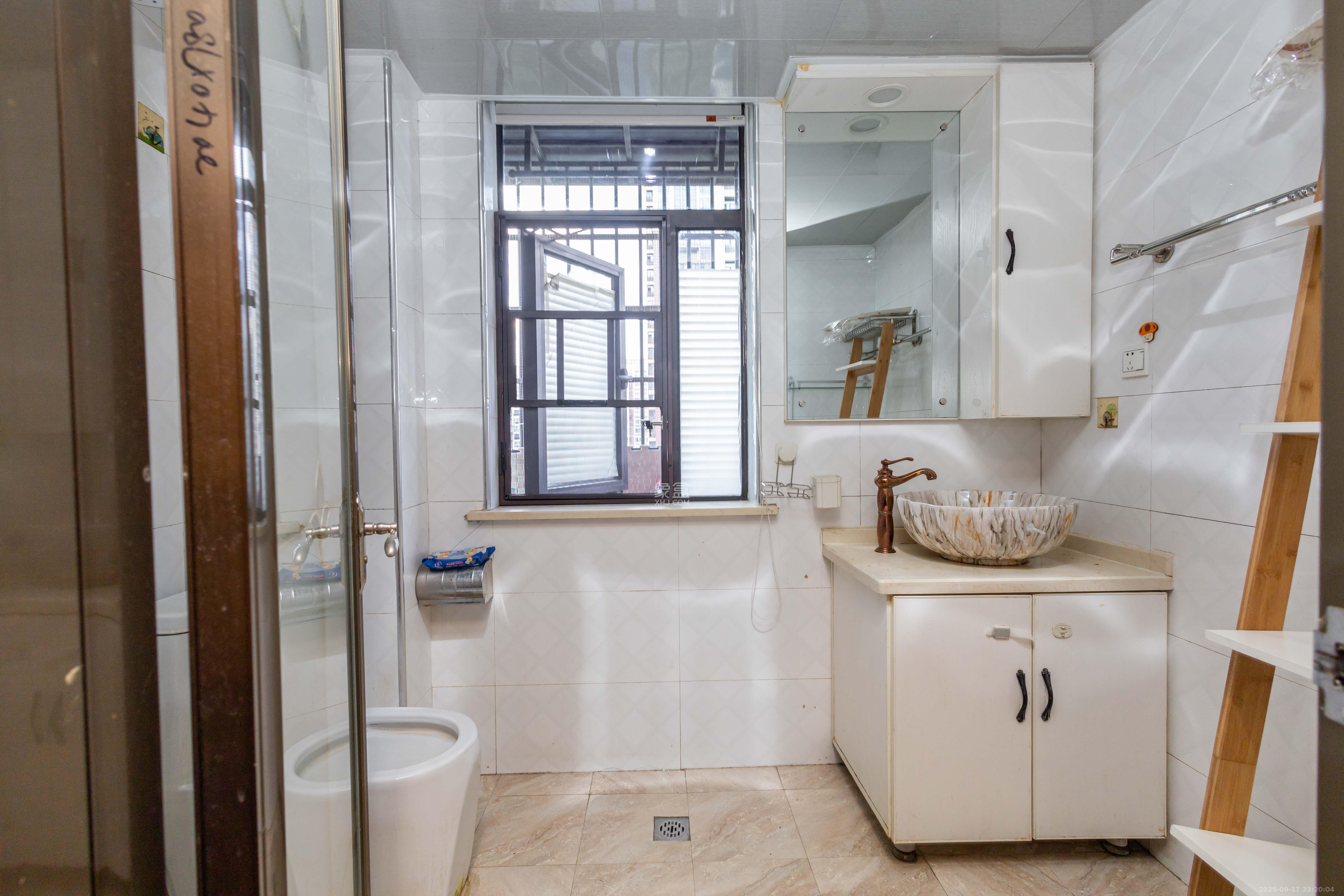 盛隆佳园  4室2厅2卫    126.0万卫生间