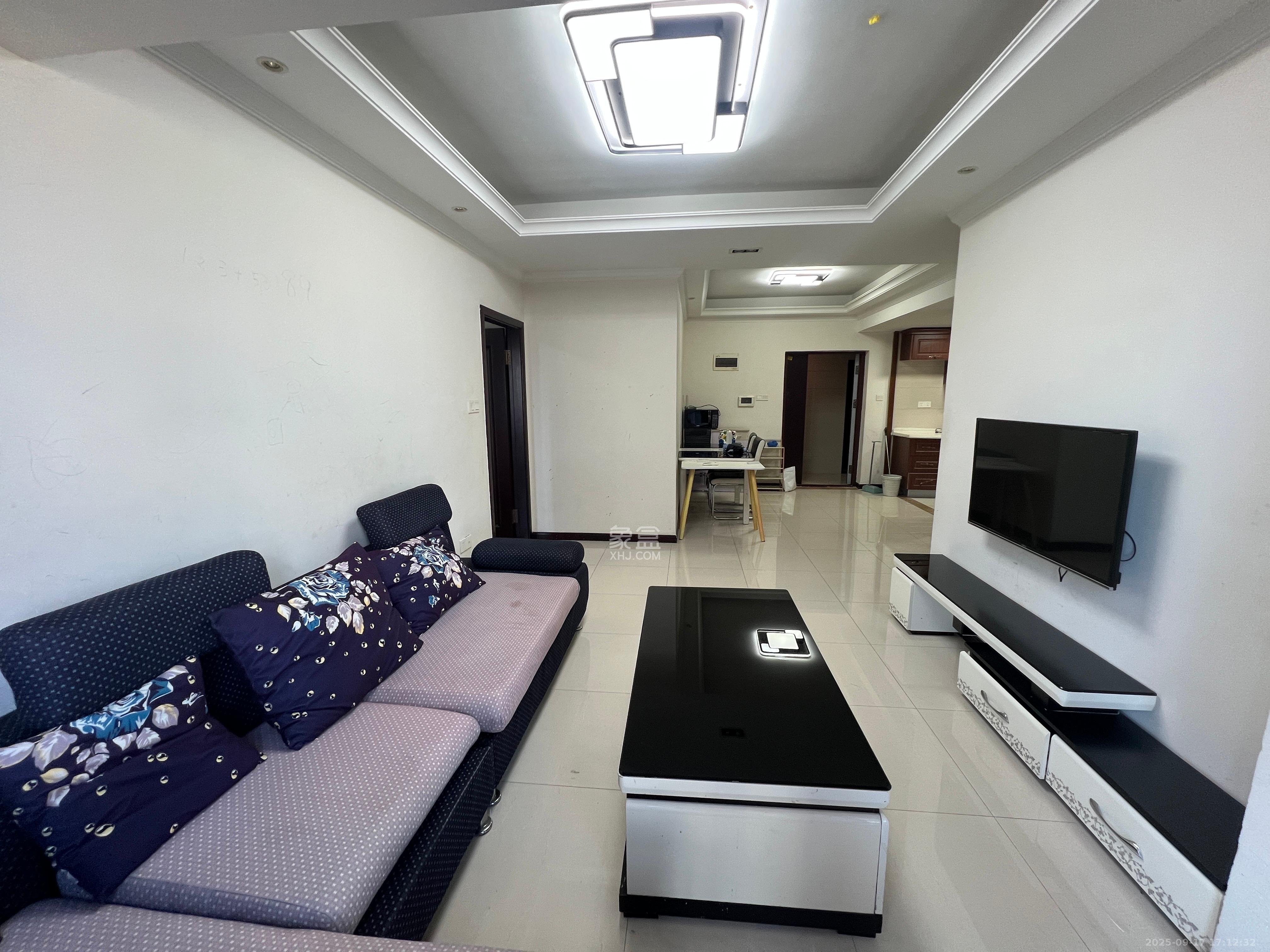 公园9号  2室2厅1卫    3500.0元/月室内图