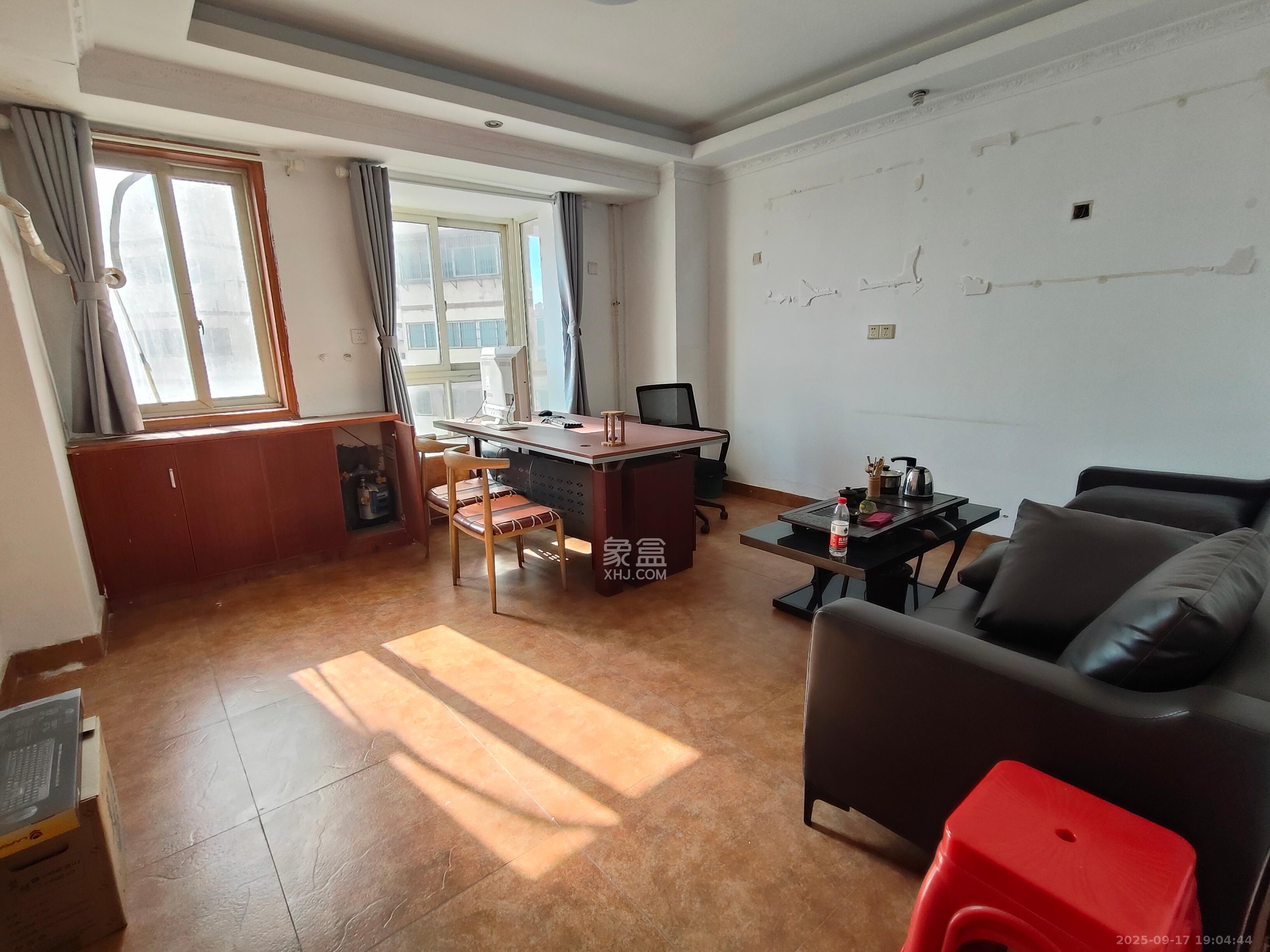 开源鑫阁  8室1厅4卫    4200.0元/月室内图