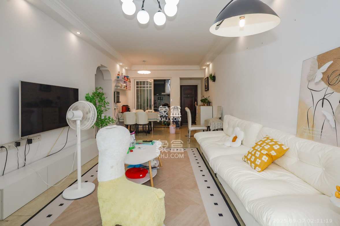 钰龙天下二期(钰龙佳园)  3室2厅2卫    182.0万 钰龙天下二期(钰龙佳园)  3室2厅2卫    182.0万客厅