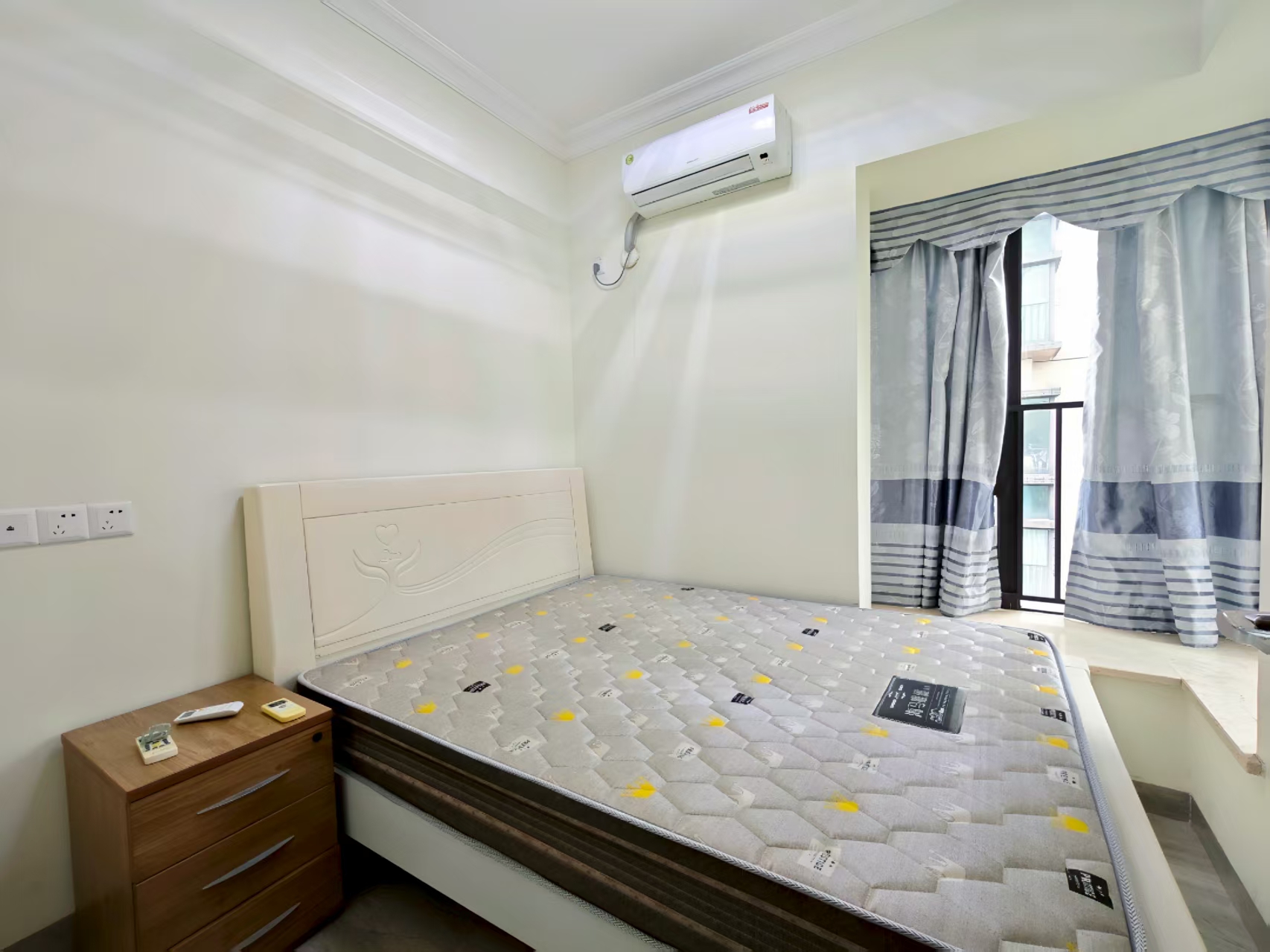 滨江海岸二期  4室2厅2卫    3800.0元/月室内图