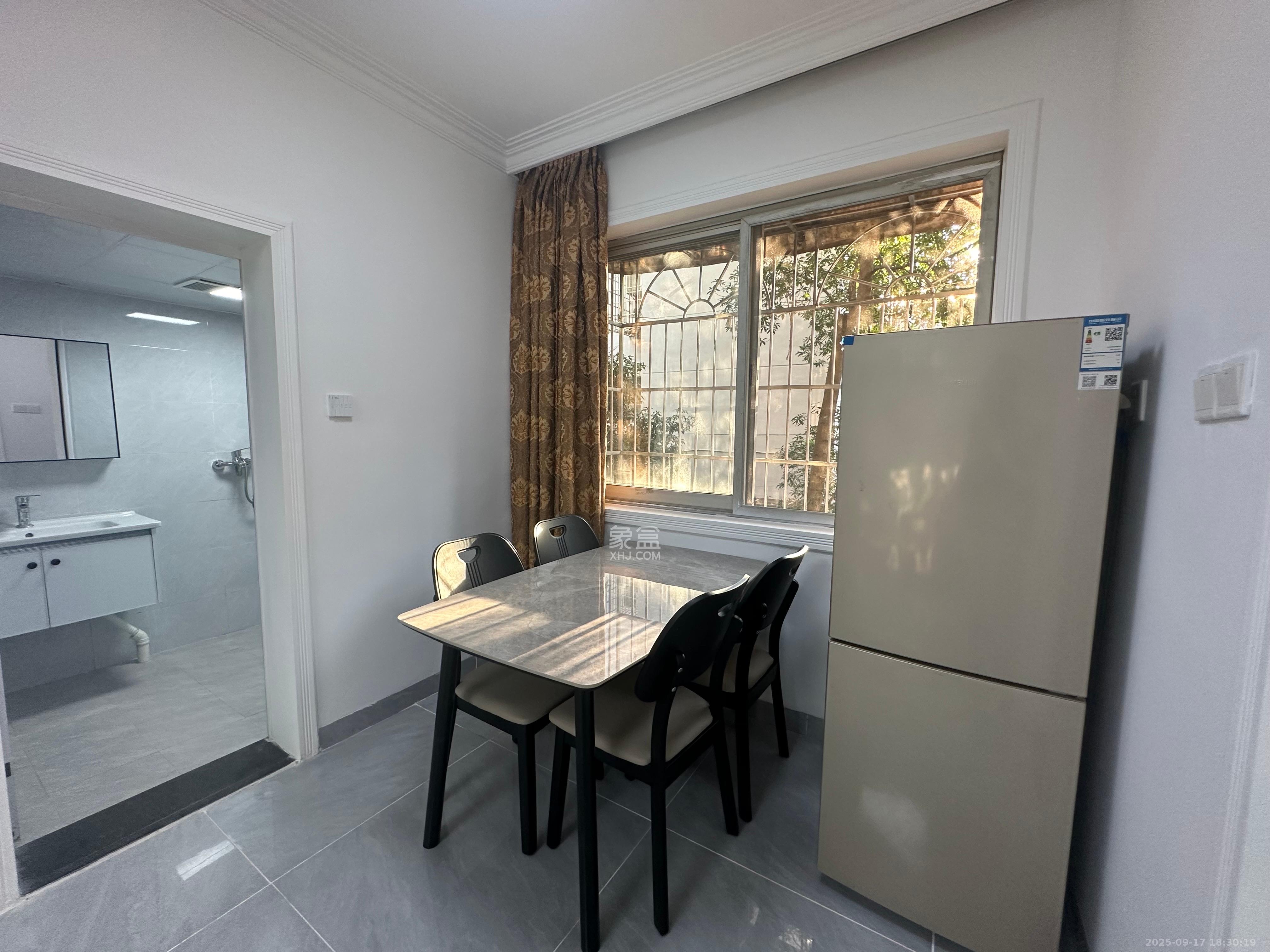 南园小区  2室2厅1卫    1800.0元/月室内图