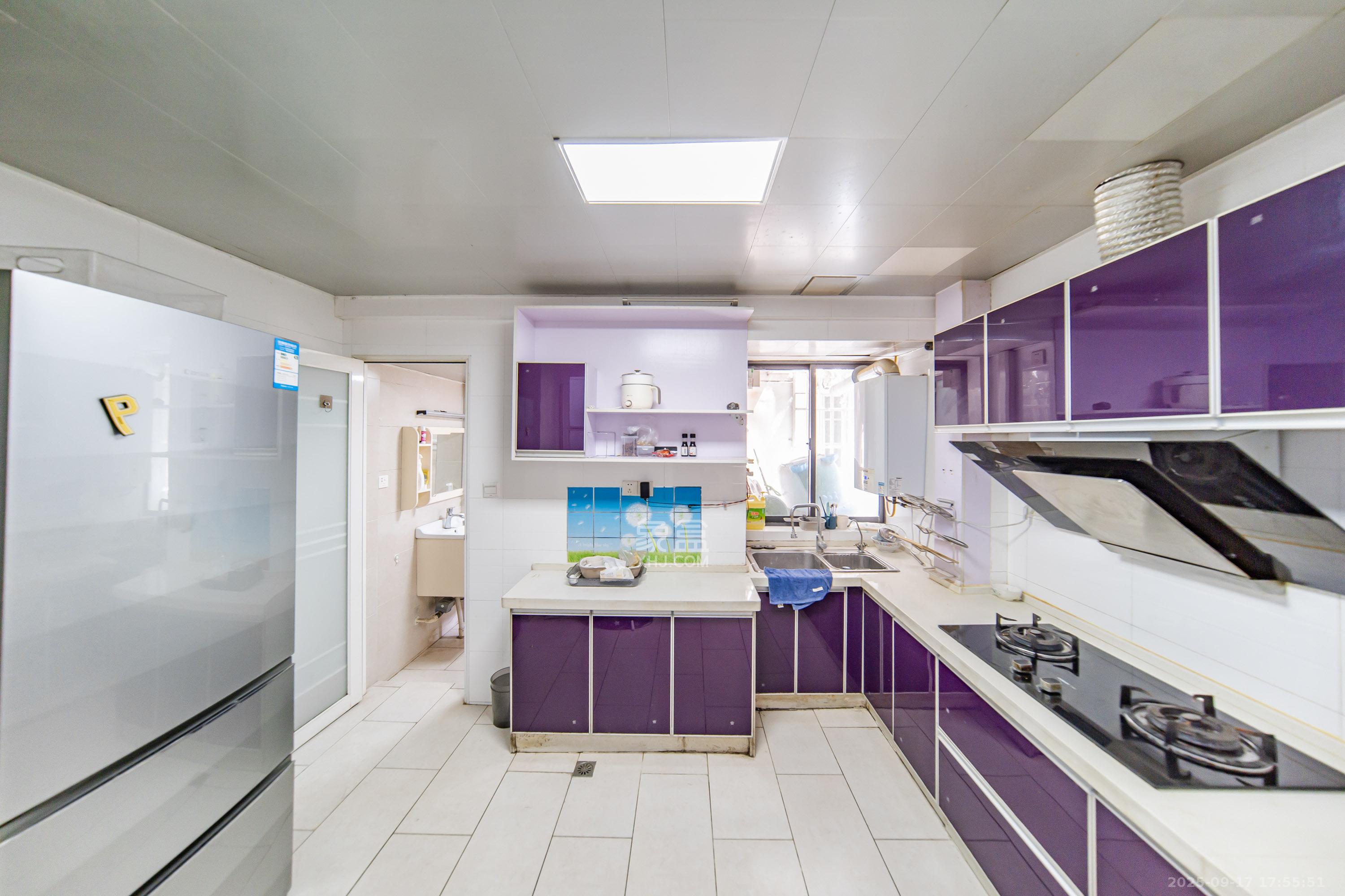 阳光100一期、四五期 3室2厅1卫 85.0万 阳光100一期、四五期 3室2厅1卫 85.0万厨房