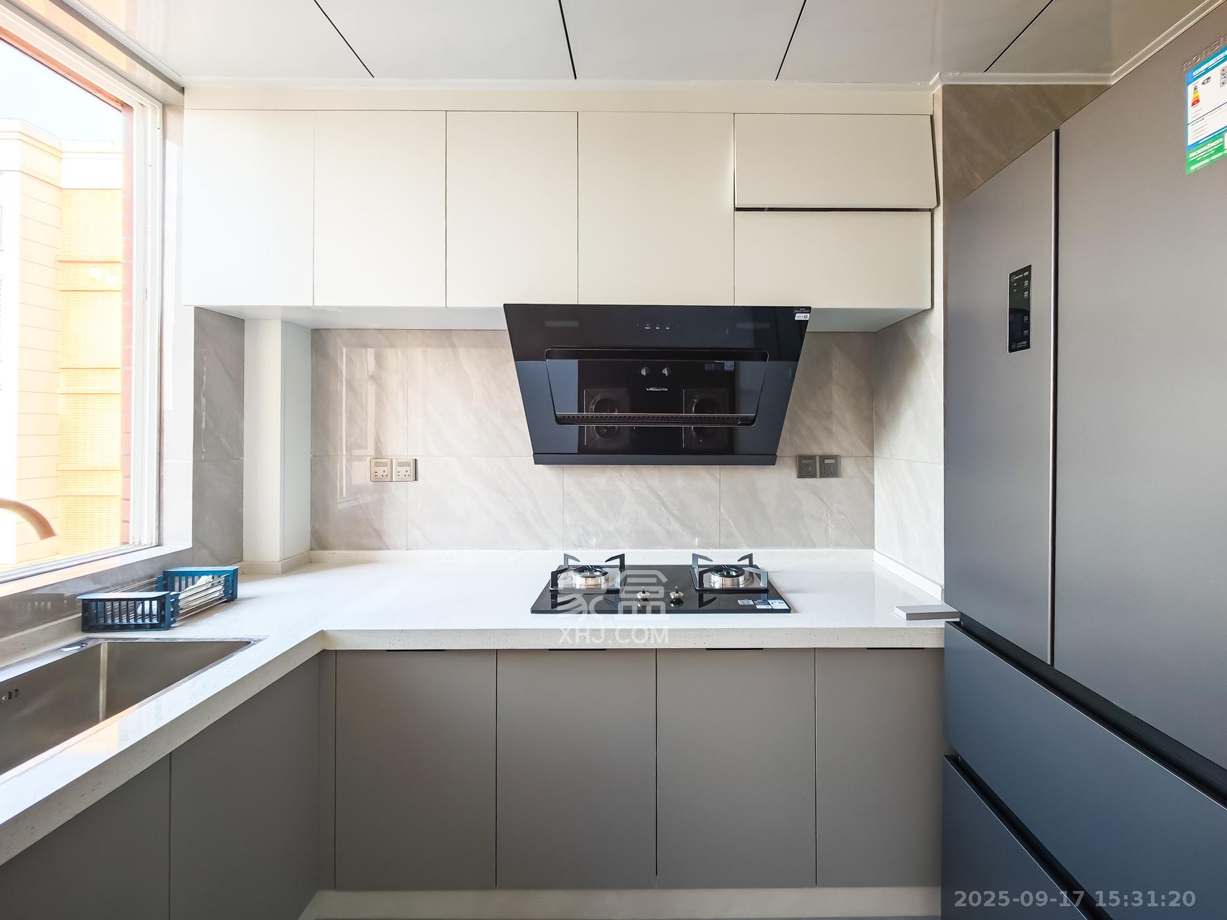 绿地海外滩一期  4室2厅2卫    99.8万厨房