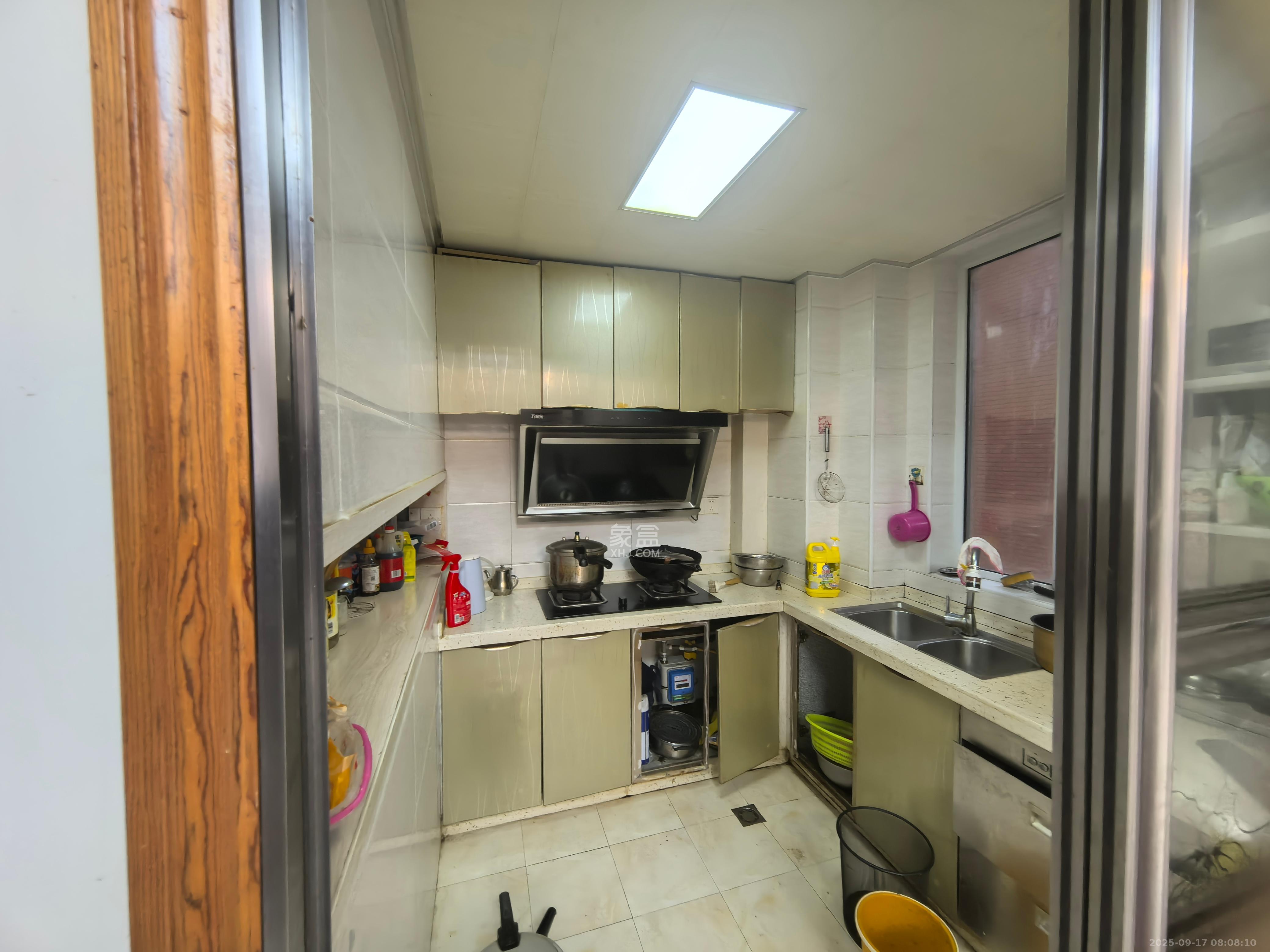 丽发新城  2室2厅1卫    1700.0元/月室内图