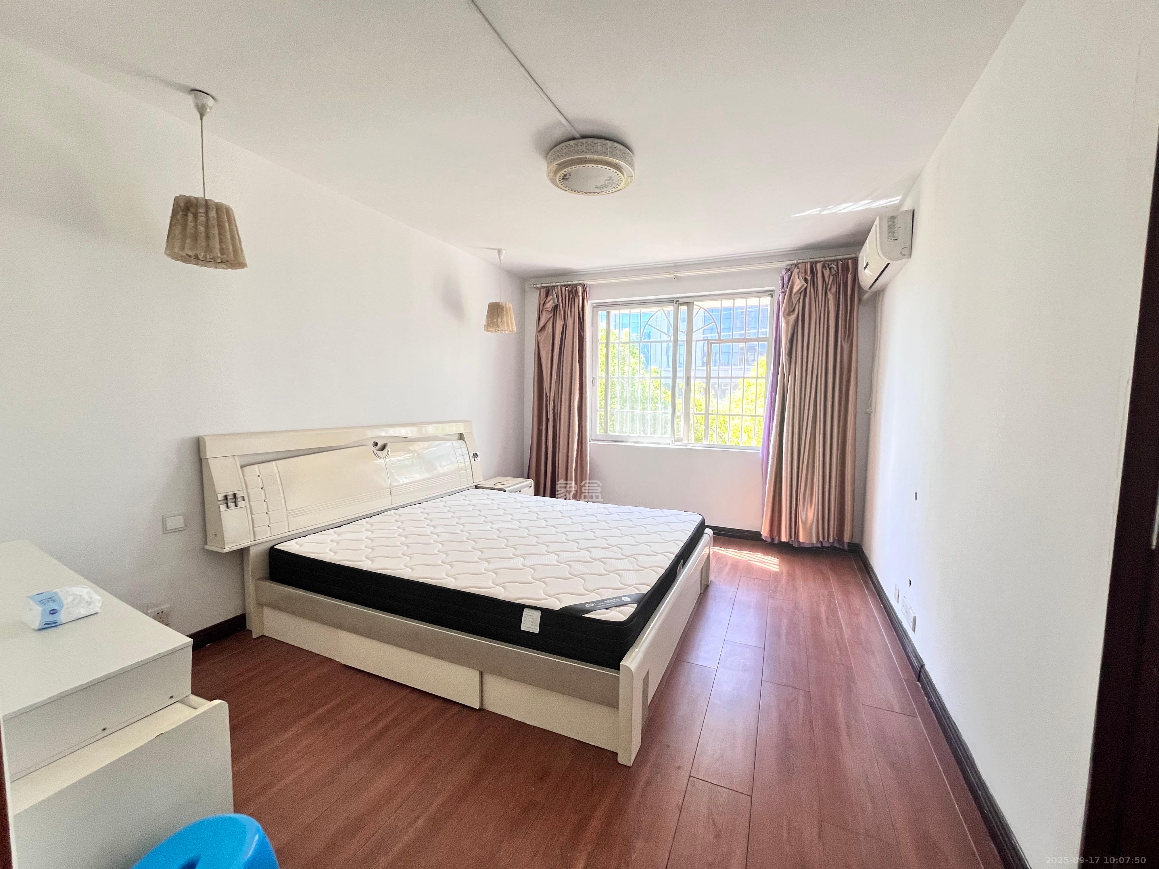 新世纪家园  3室2厅1卫    2800.0元/月室内图