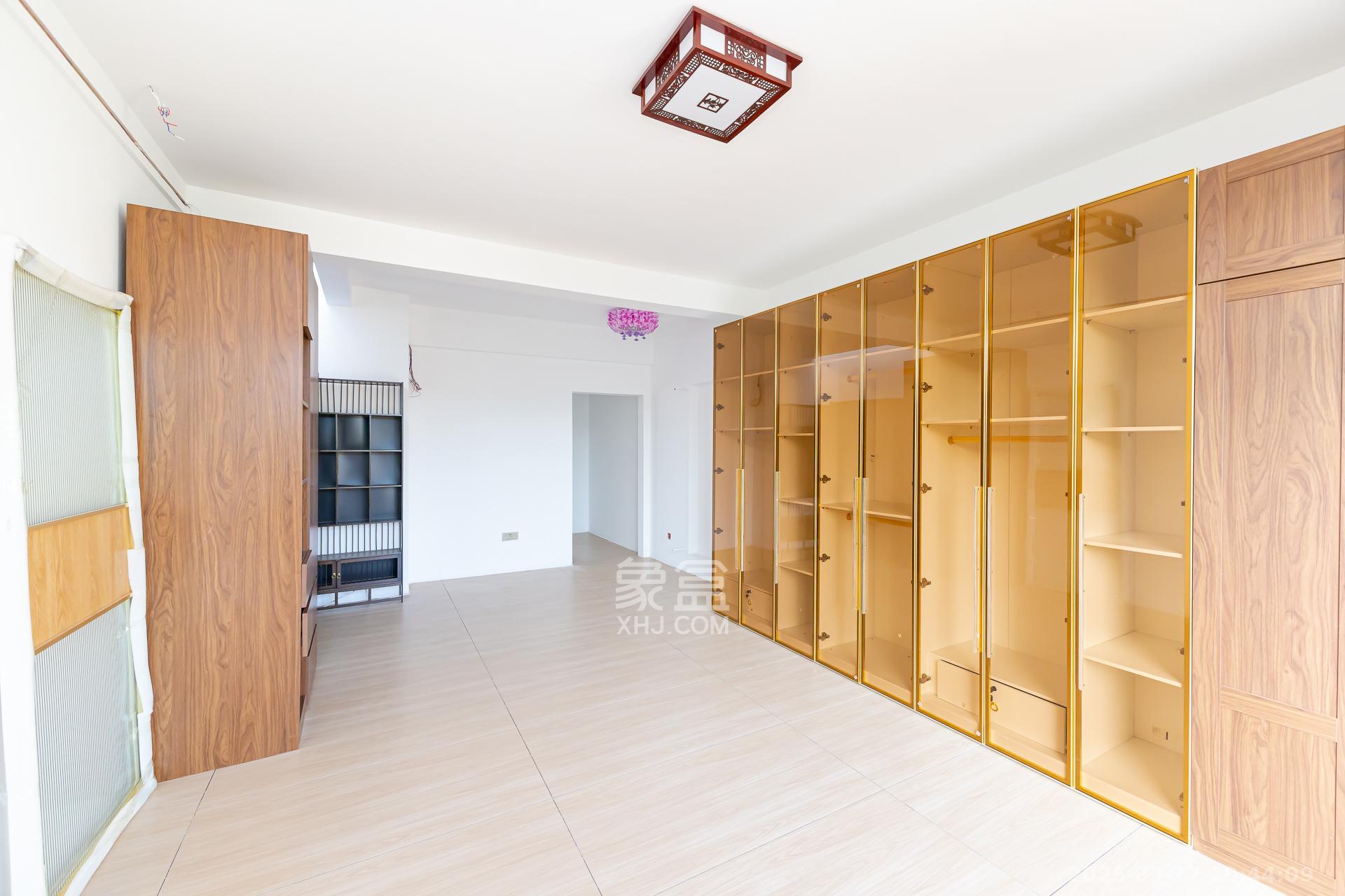 盈峰翠邸 4室2厅3卫 156.0万 盈峰翠邸 4室2厅3卫 156.0万卧室