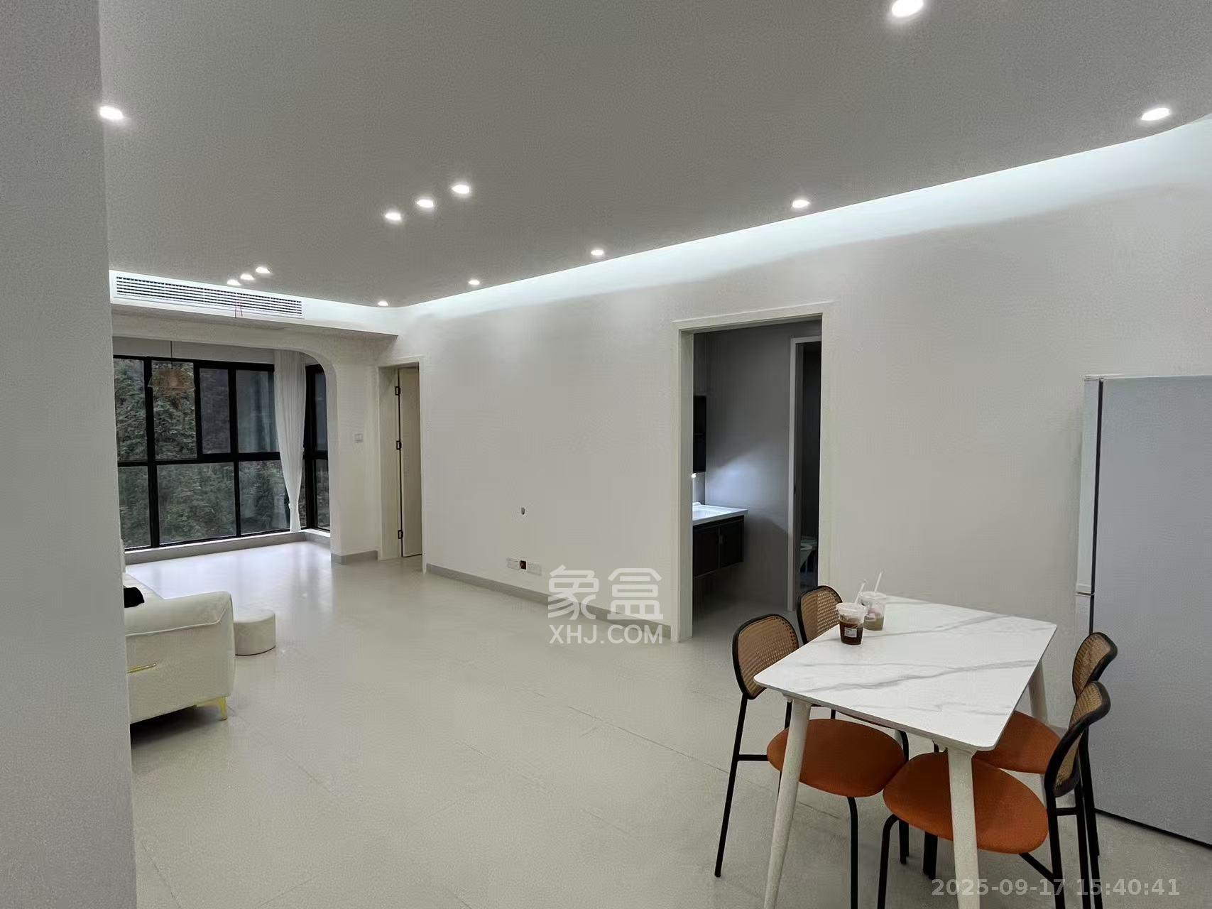 保利城(中航城国际社区、郡原美村) 3室2厅2卫 2600.0元/月 保利城(中航城国际社区、郡原美村) 3室2厅2卫 2600.0元/月室内图