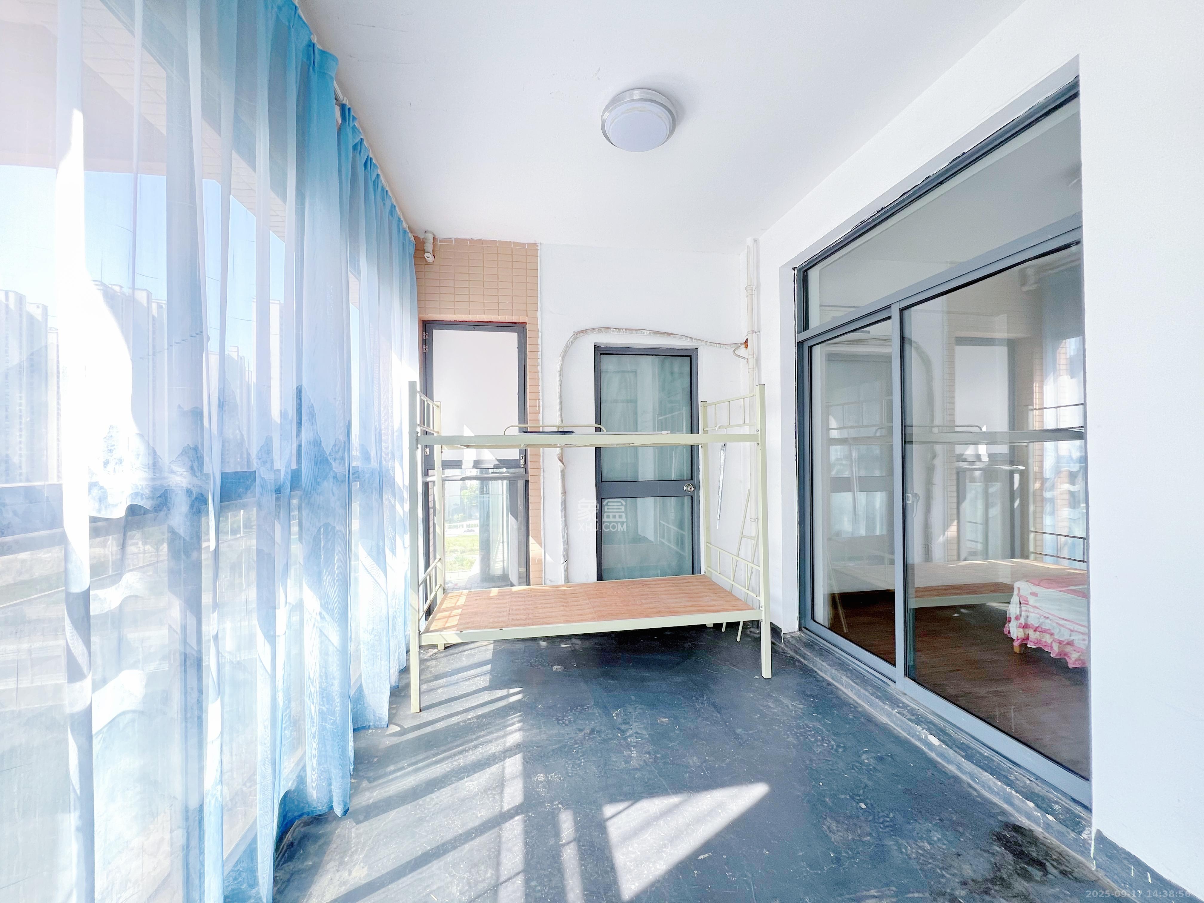 中城丽景香山园 3室2厅2卫 2500.0元/月 中城丽景香山园 3室2厅2卫 2500.0元/月室内图