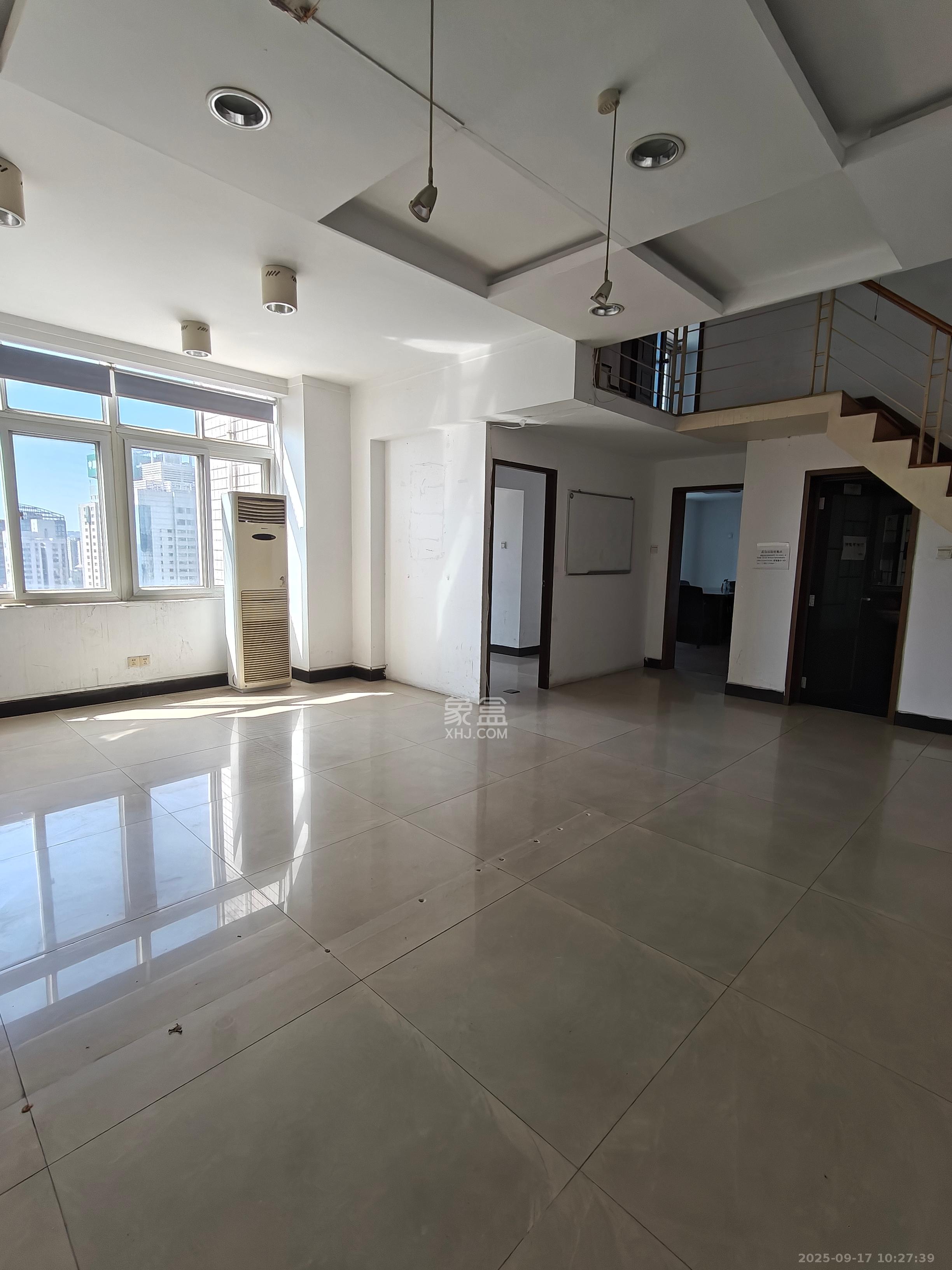 君临天厦 4室1厅1卫 3000.0元/月 君临天厦 4室1厅1卫 3000.0元/月室内图