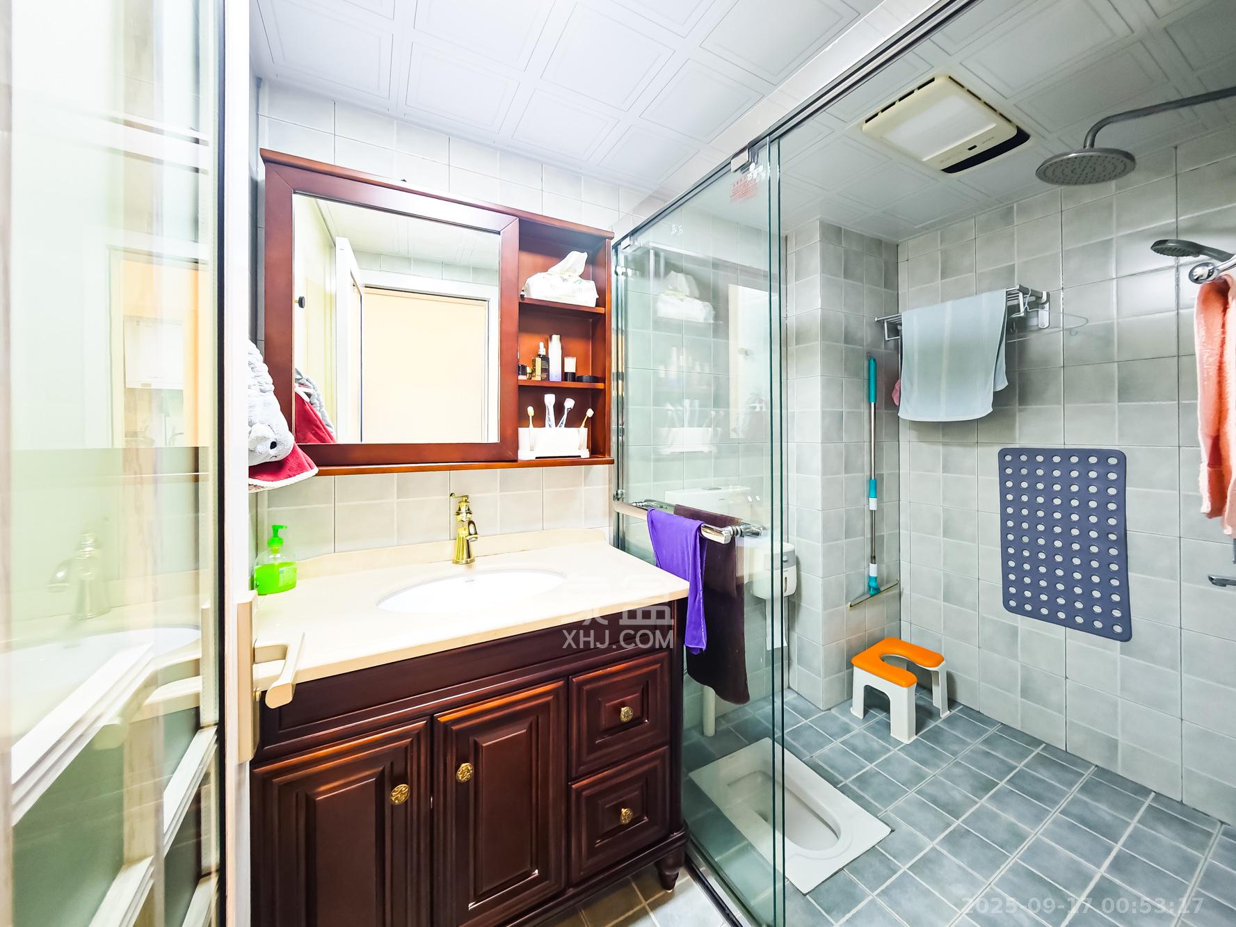 双湾国际(湘江御景花园) 3室2厅2卫 128.0万 双湾国际(湘江御景花园) 3室2厅2卫 128.0万卫生间