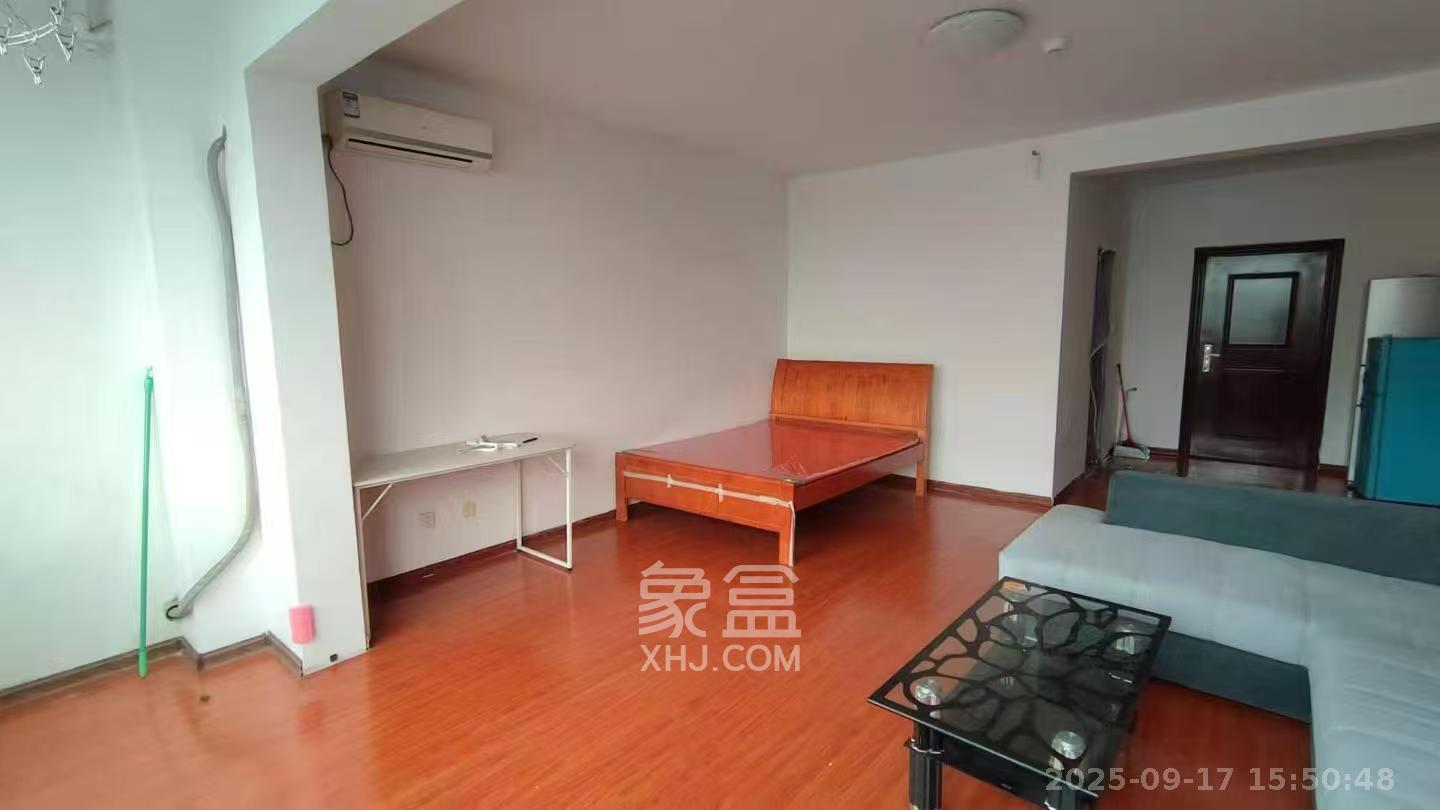 锦湘国际星城三期(锦绣苑) 1室1厅1卫 1500.0元/月 锦湘国际星城三期(锦绣苑) 1室1厅1卫 1500.0元/月室内图