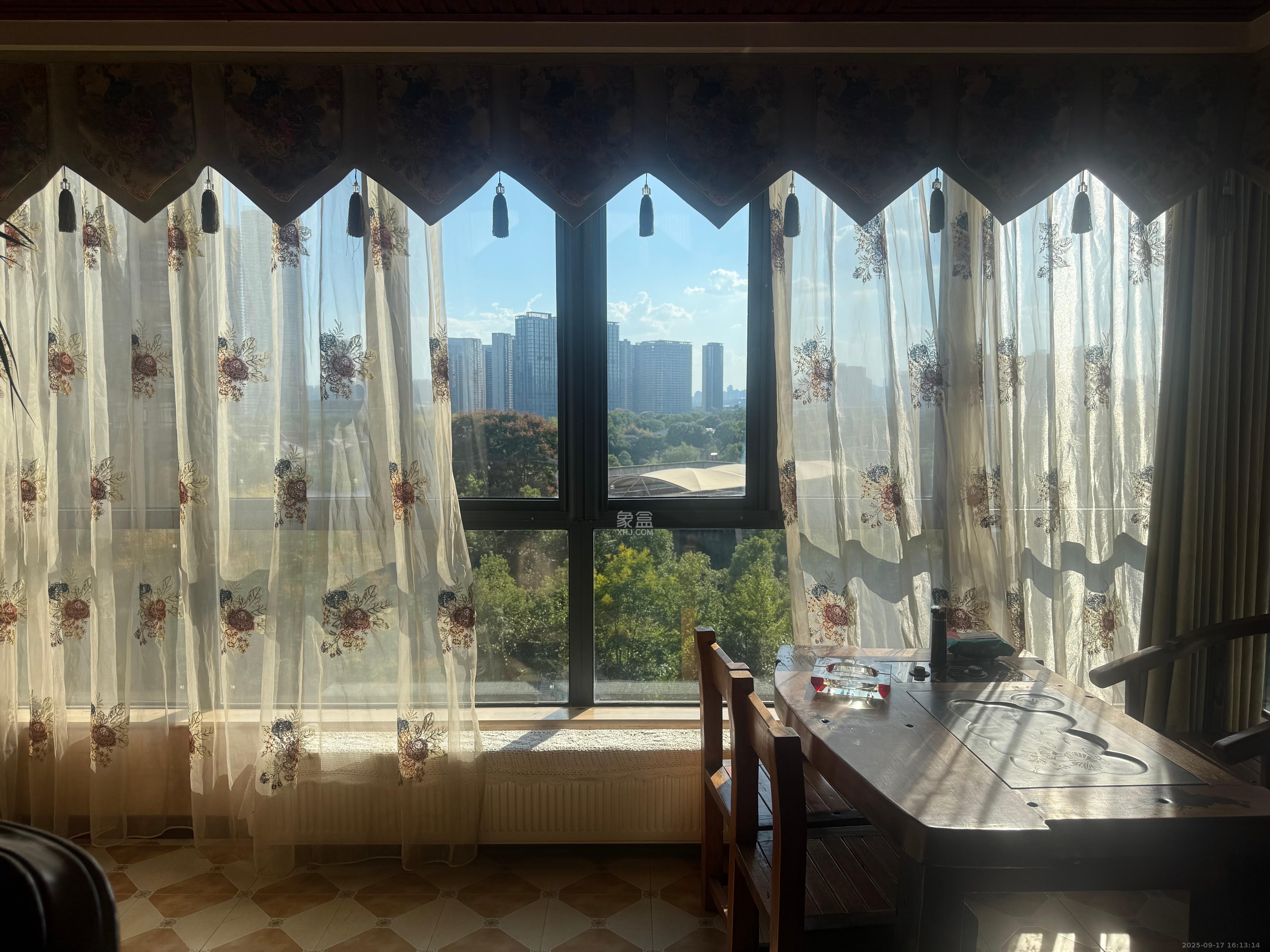 藏珑湖上国际花园 4室2厅2卫 6300.0元/月 藏珑湖上国际花园 4室2厅2卫 6300.0元/月室内图