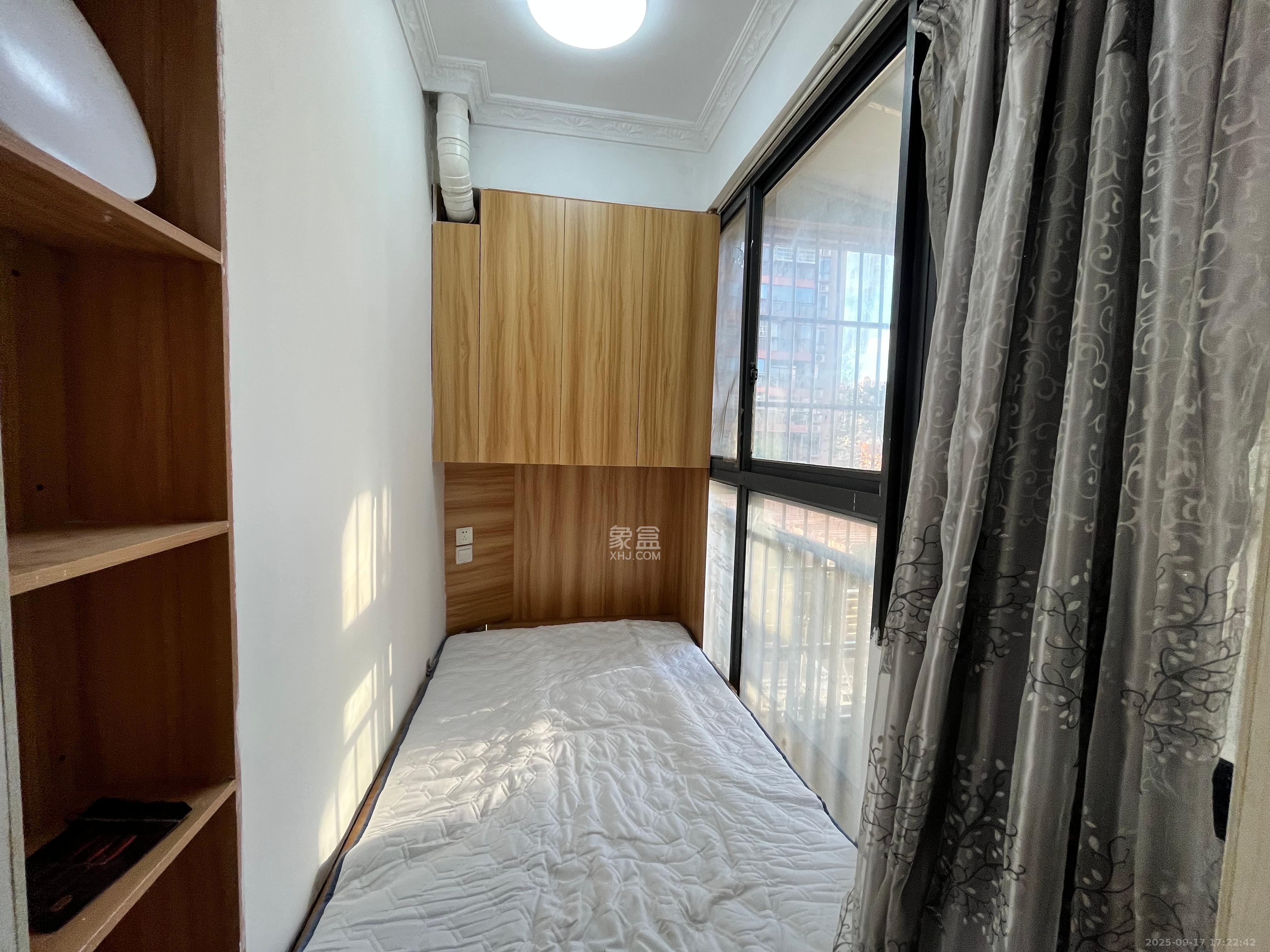 金领家族 1室1厅1卫 1300.0元/月 金领家族 1室1厅1卫 1300.0元/月室内图