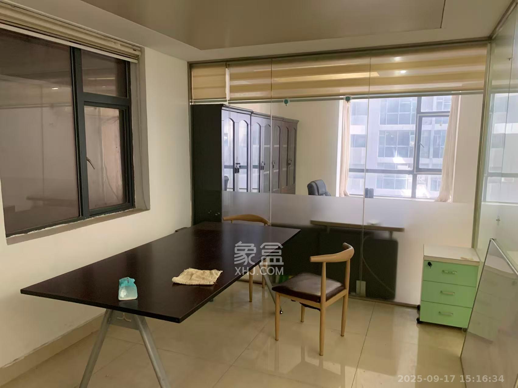 新时代广场  3室2厅1卫    3000.0元/月 新时代广场  3室2厅1卫    3000.0元/月室内图