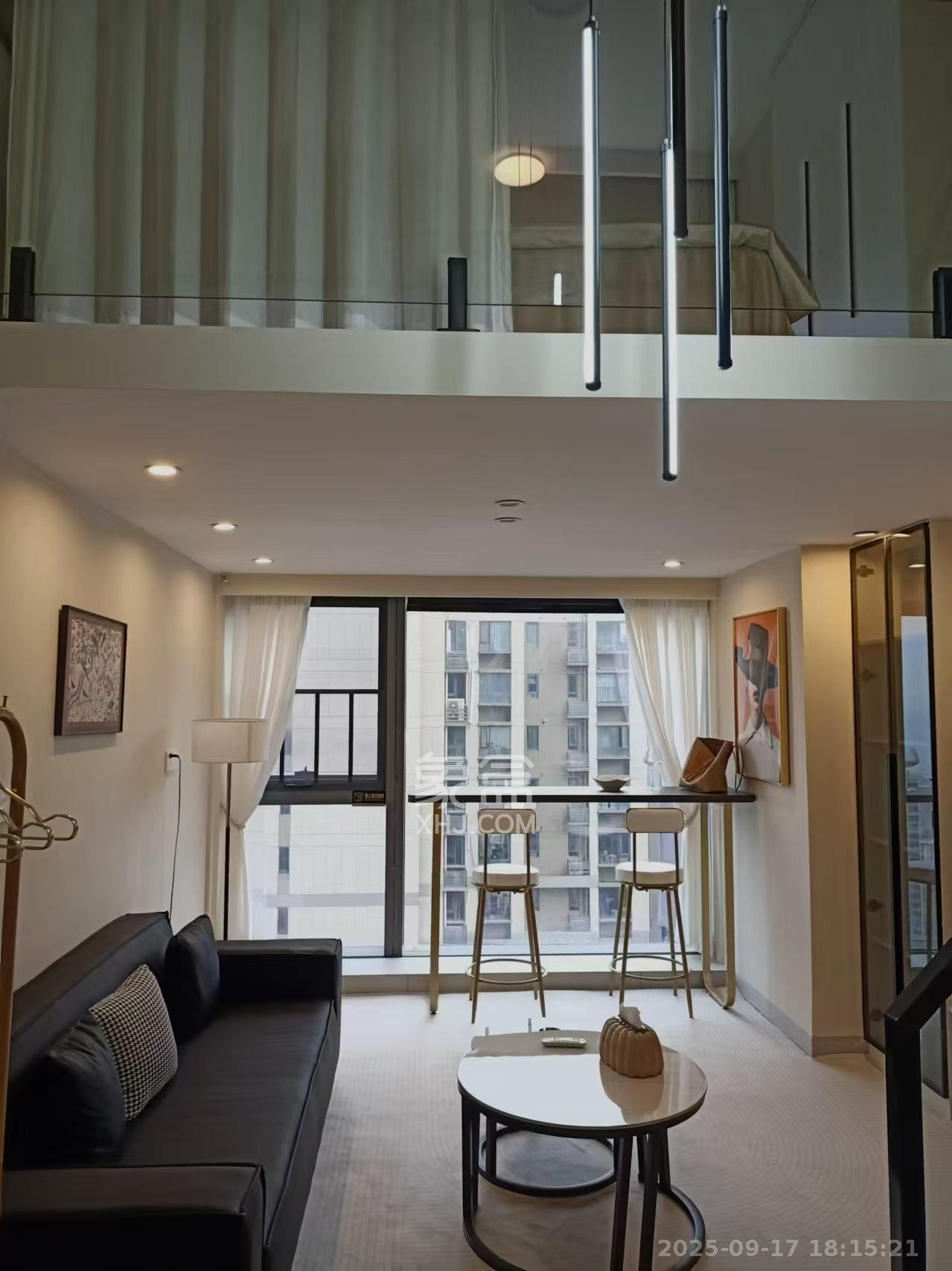 卓越中寰  2室1厅1卫    2400.0元/月室内图