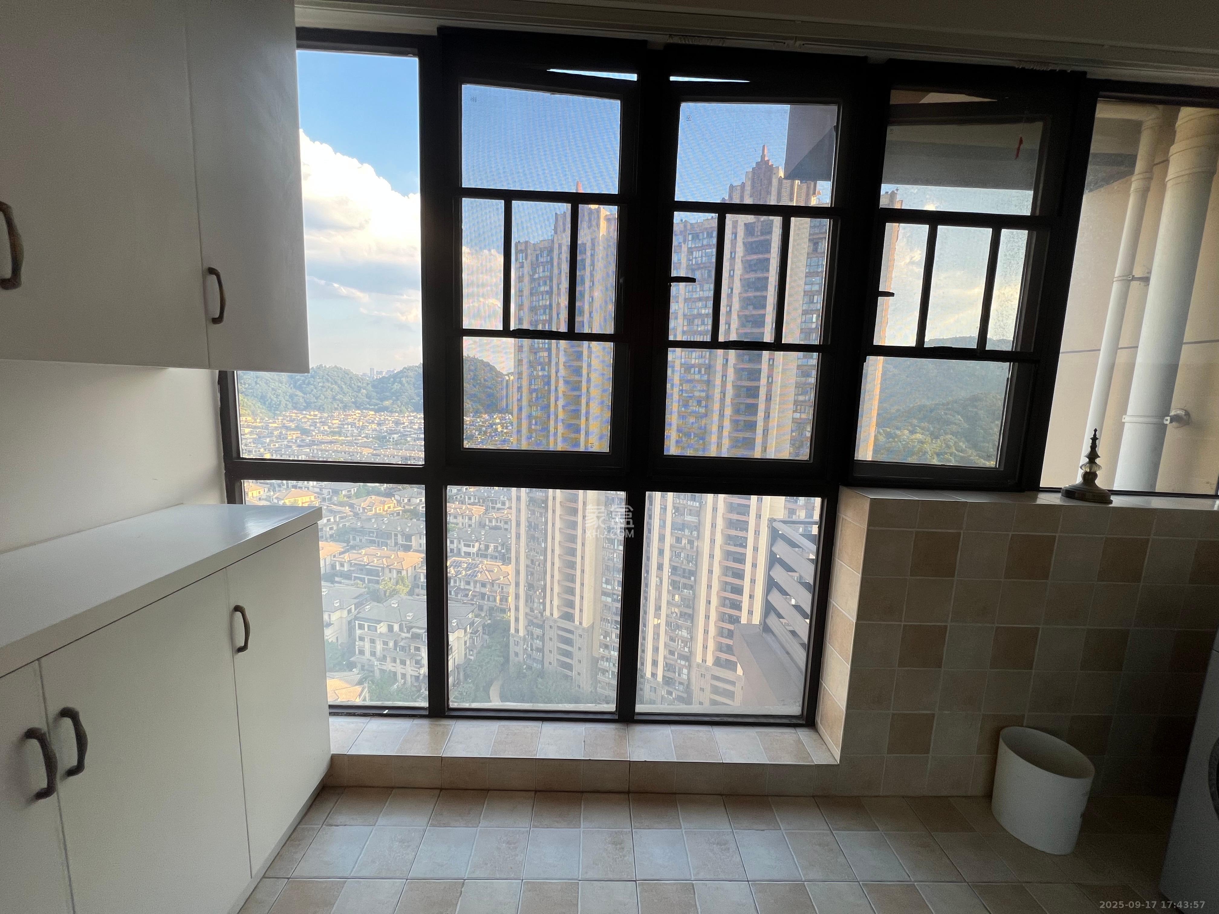 龙湖湘风原著(龙湖湘风星城) 3室2厅2卫 2400.0元/月 龙湖湘风原著(龙湖湘风星城) 3室2厅2卫 2400.0元/月室内图