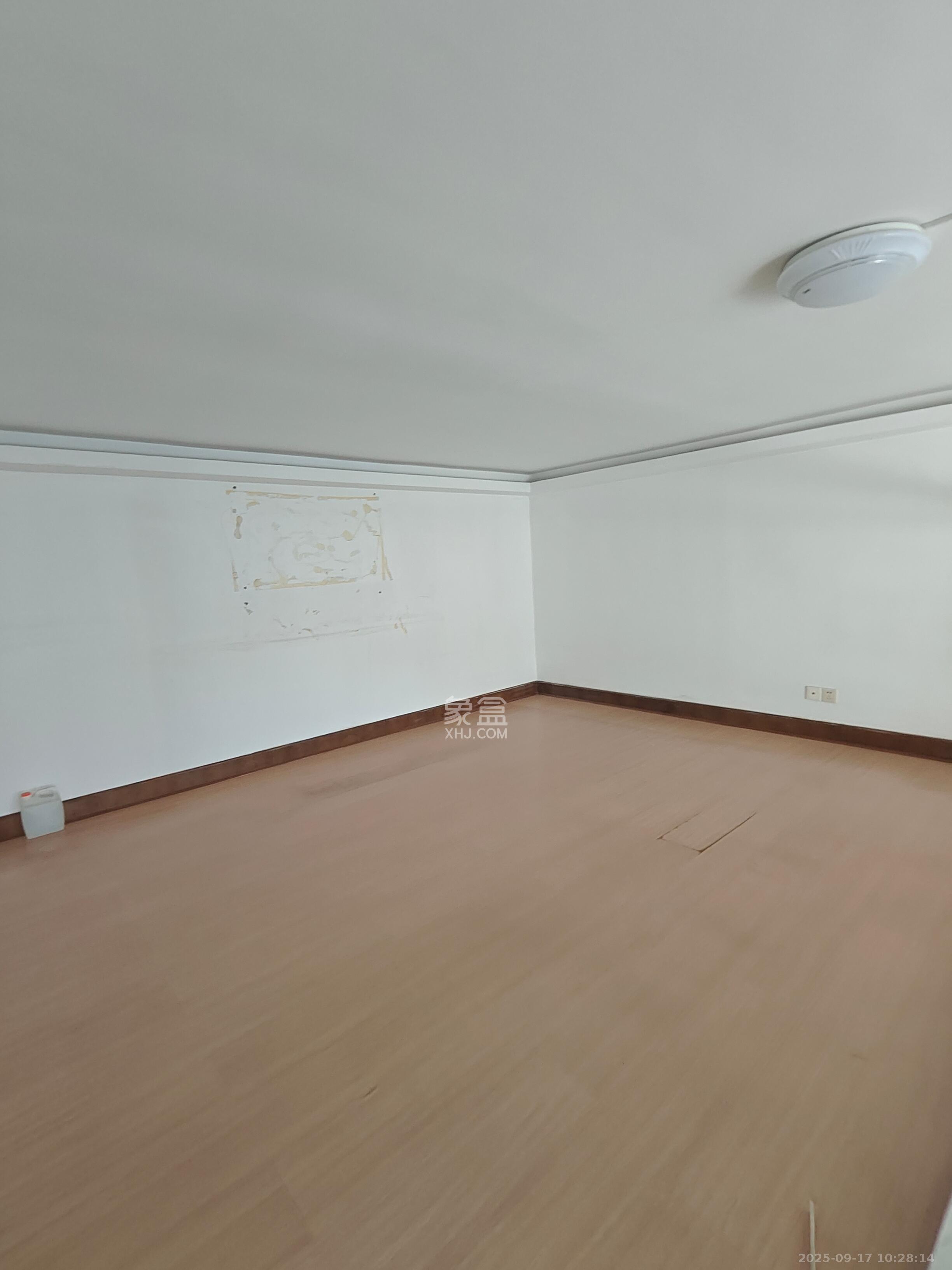 君临天厦 4室1厅1卫 3000.0元/月 君临天厦 4室1厅1卫 3000.0元/月室内图