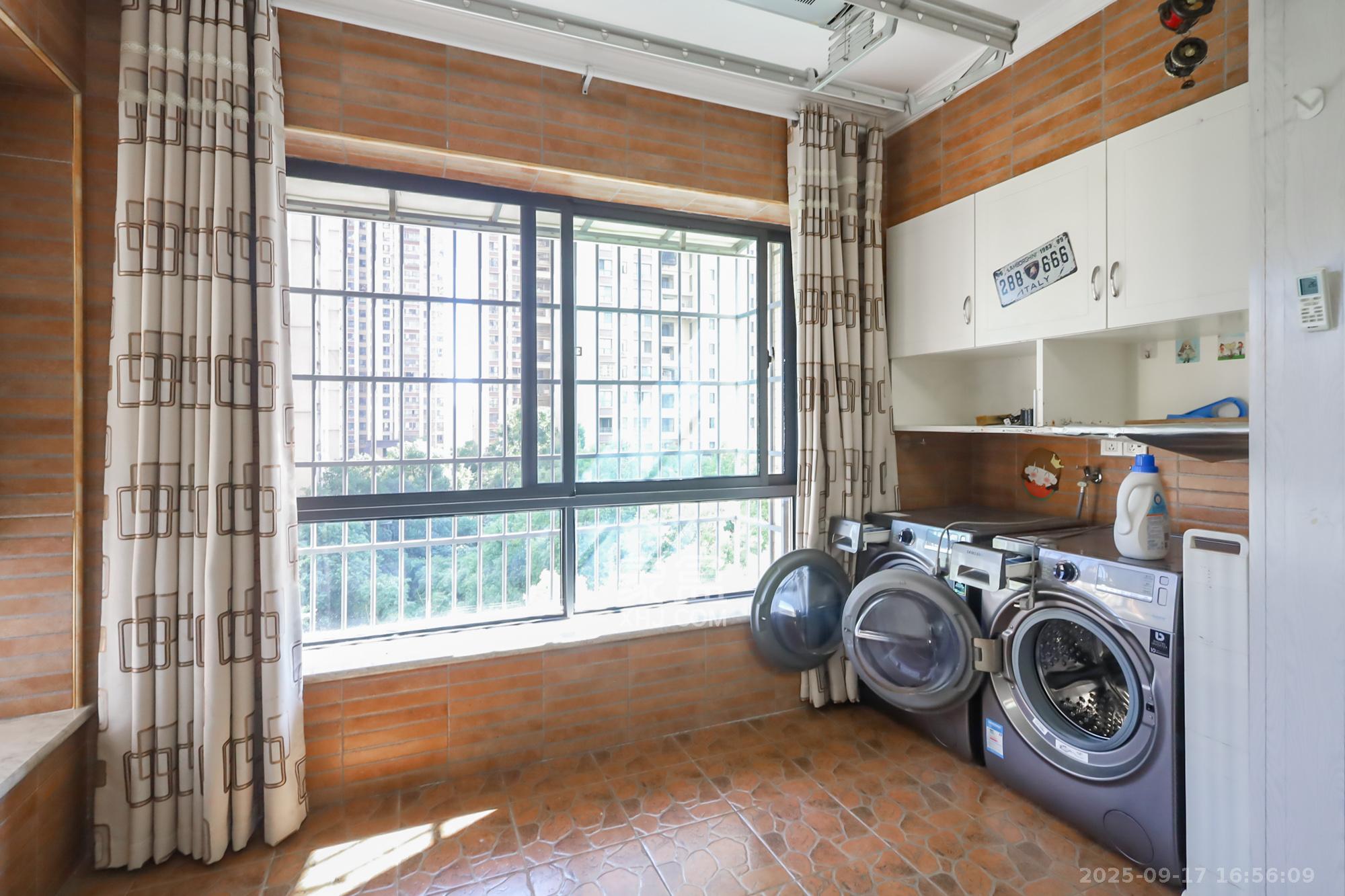 兰亭都荟(璟峰苑) 4室1厅2卫 172.0万 兰亭都荟(璟峰苑) 4室1厅2卫 172.0万阳台