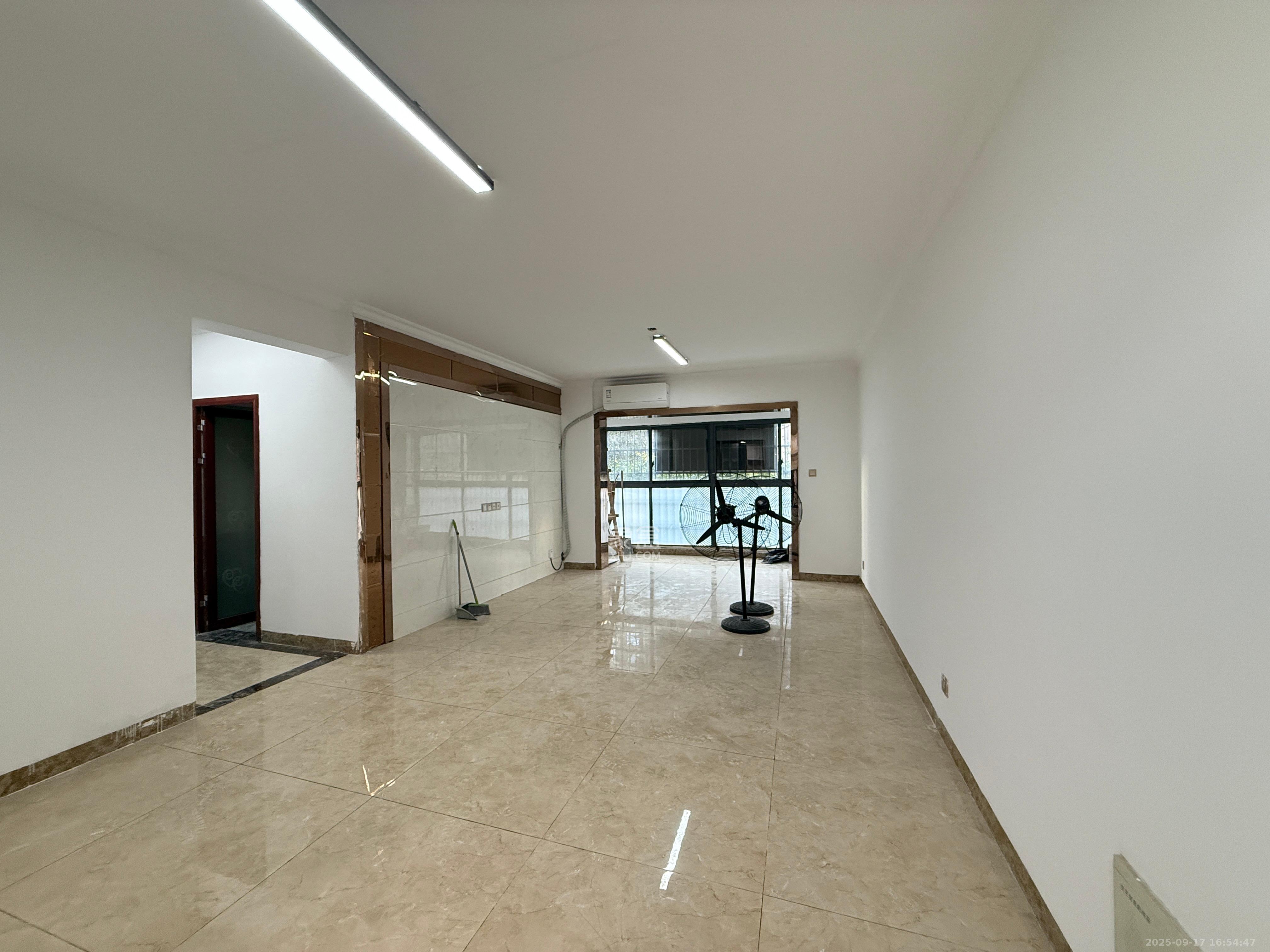 勤诚达新界  4室2厅2卫    2200.0元/月 勤诚达新界  4室2厅2卫    2200.0元/月