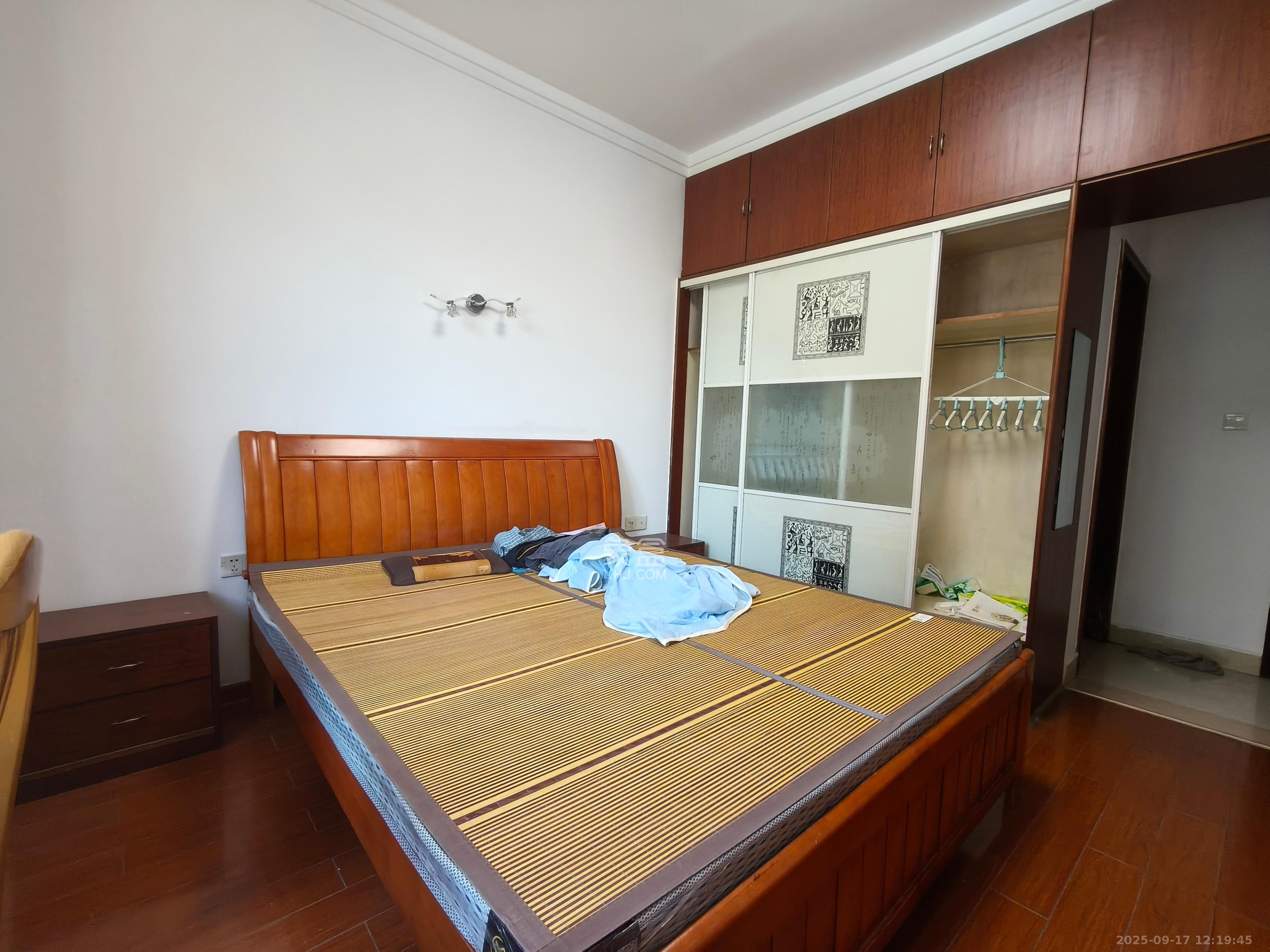 山水人家三期 3室2厅2卫 1600.0元/月 山水人家三期 3室2厅2卫 1600.0元/月室内图