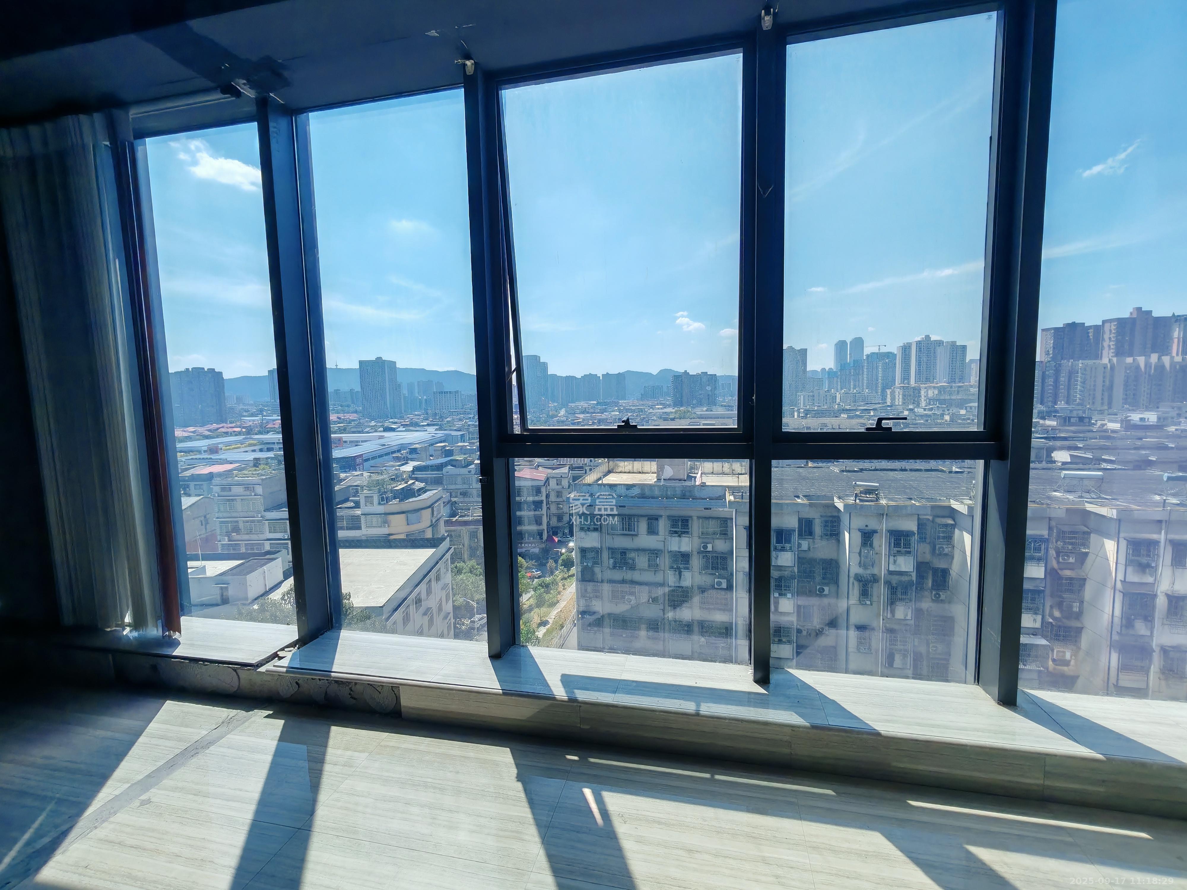 长房时代天地   108.0㎡      5000.0元/月室内图