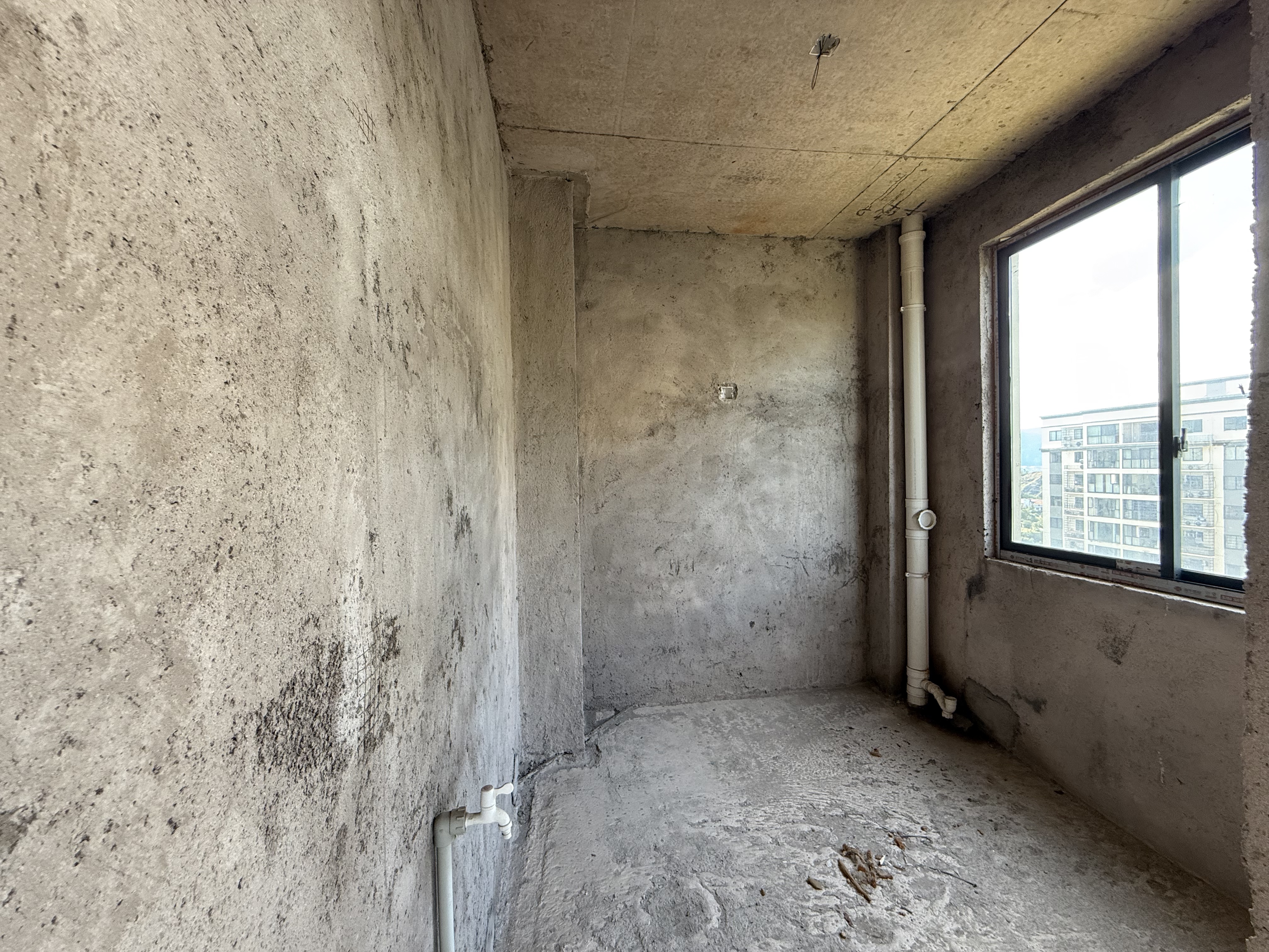 空港新城二期 4室2厅2卫 52.0万 空港新城二期 4室2厅2卫 52.0万客厅