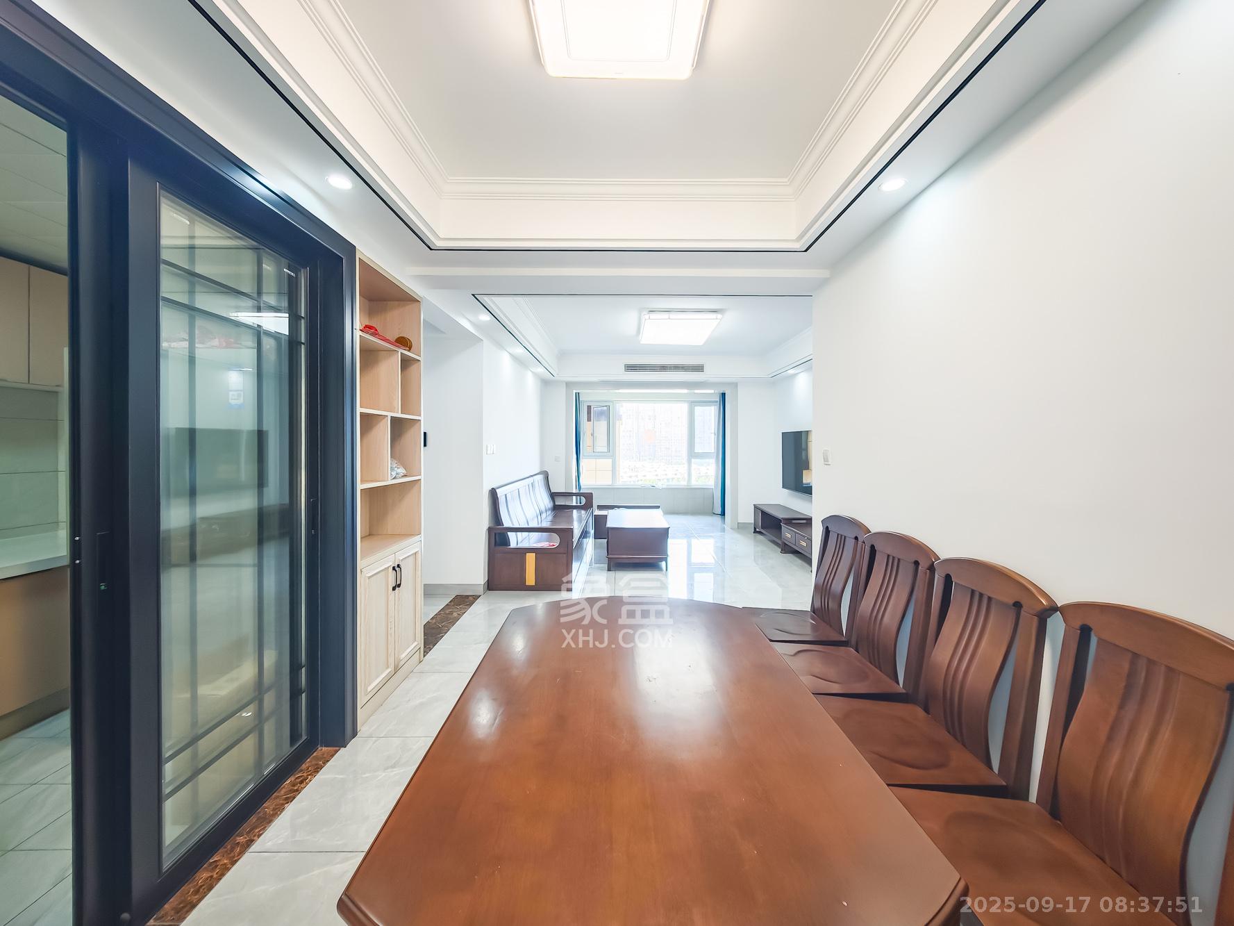 山语城三期  3室2厅2卫    105.0万 山语城三期  3室2厅2卫    105.0万客厅