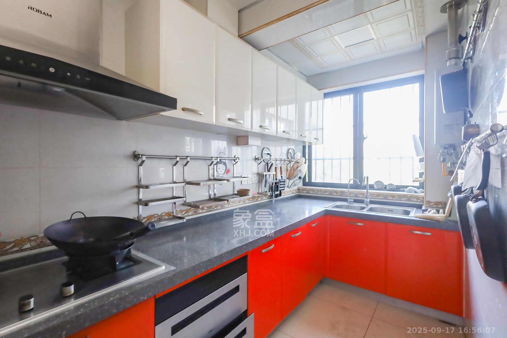 兰亭都荟(璟峰苑) 4室1厅2卫 172.0万 兰亭都荟(璟峰苑) 4室1厅2卫 172.0万厨房