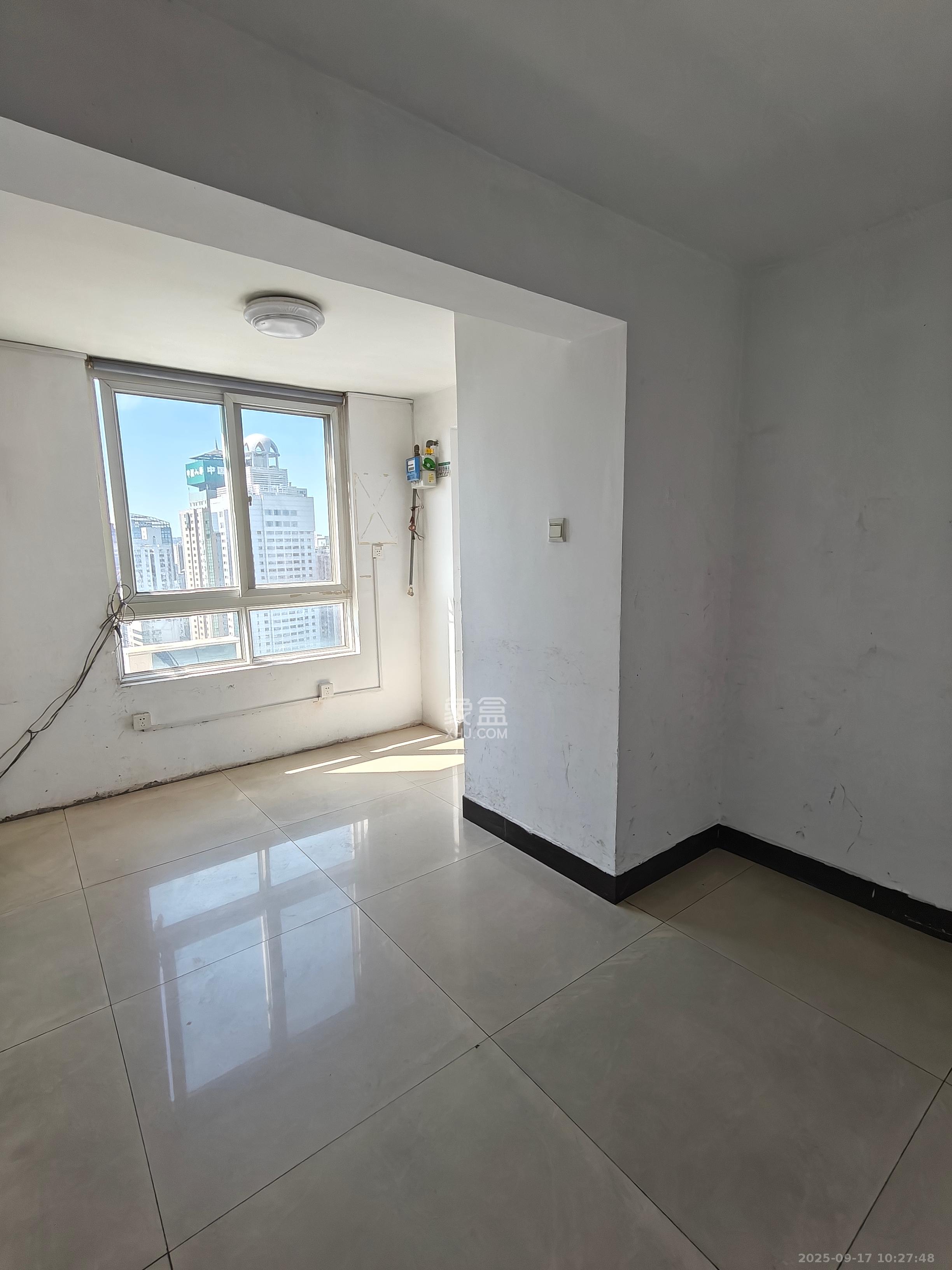 君临天厦 4室1厅1卫 3000.0元/月 君临天厦 4室1厅1卫 3000.0元/月室内图