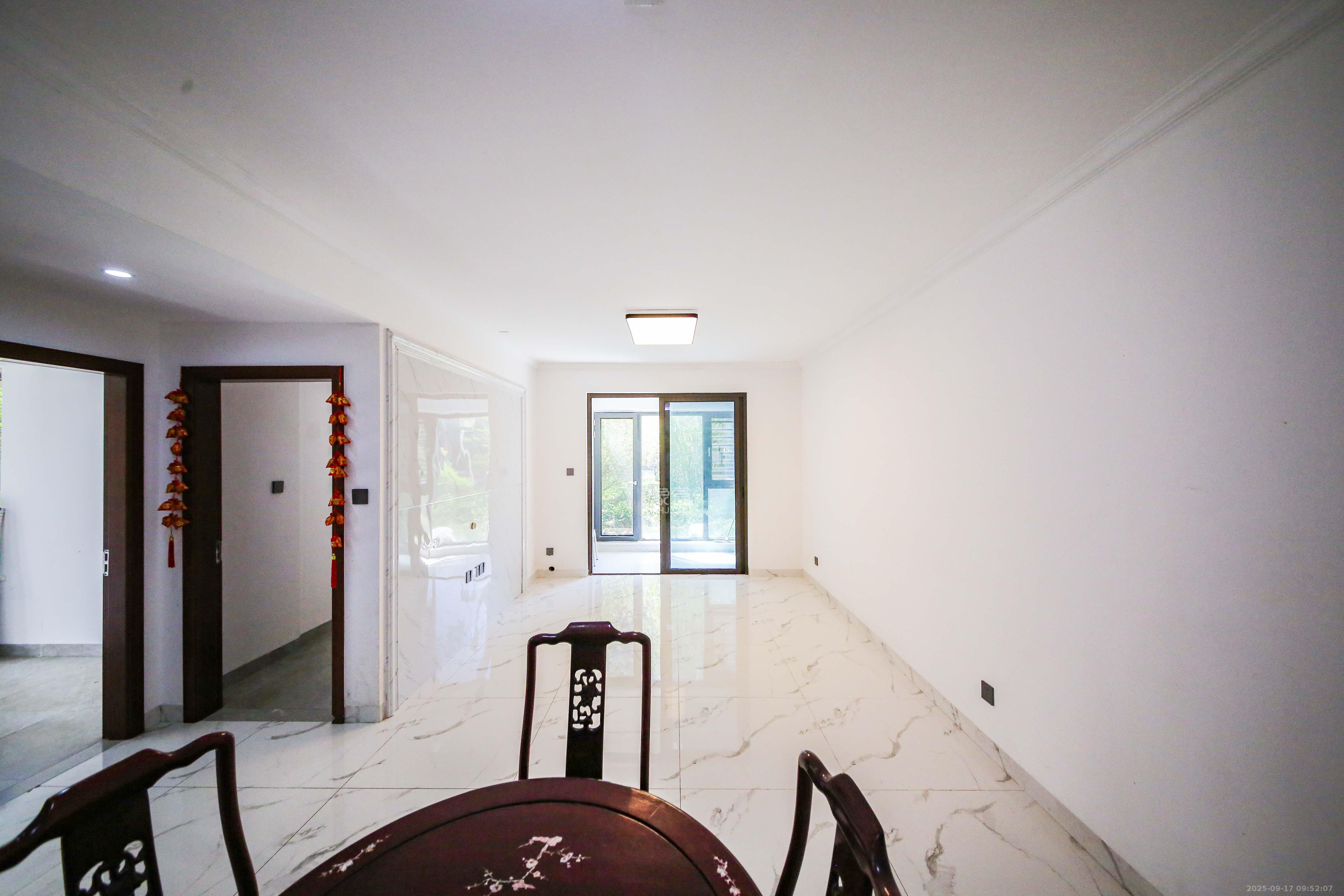 鑫远翡丽郡（鑫远翡丽雅苑）  3室2厅1卫    95.0万客厅