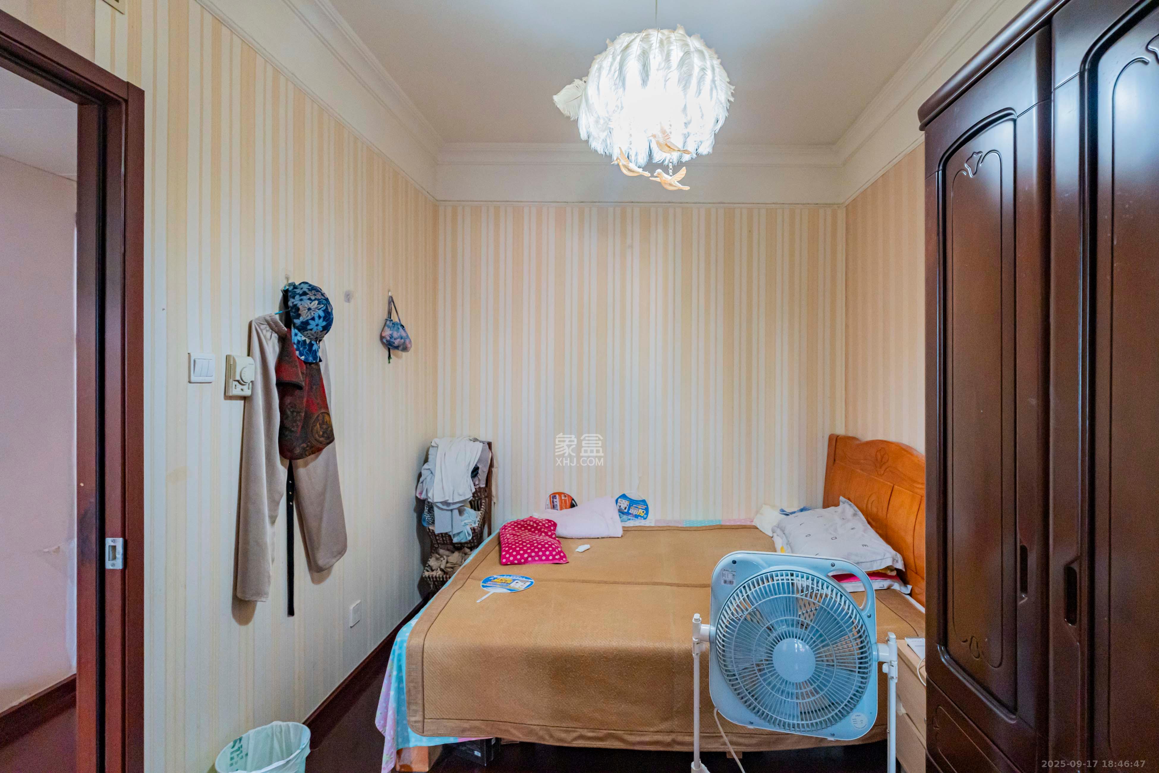 盛世美居荷园 3室2厅1卫 180.0万 盛世美居荷园 3室2厅1卫 180.0万卧室