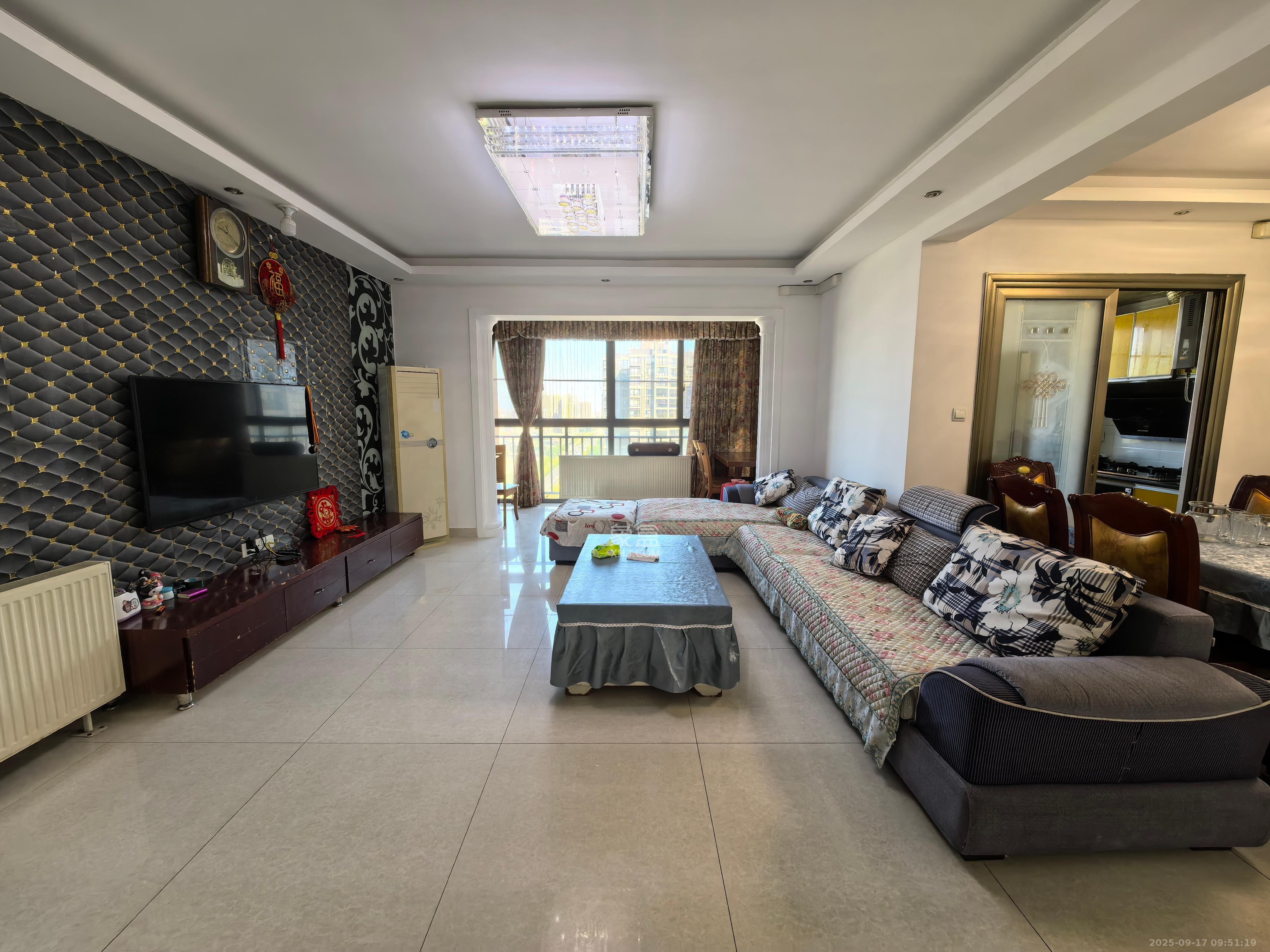 极目楚天 4室2厅2卫 3000.0元/月 极目楚天 4室2厅2卫 3000.0元/月室内图