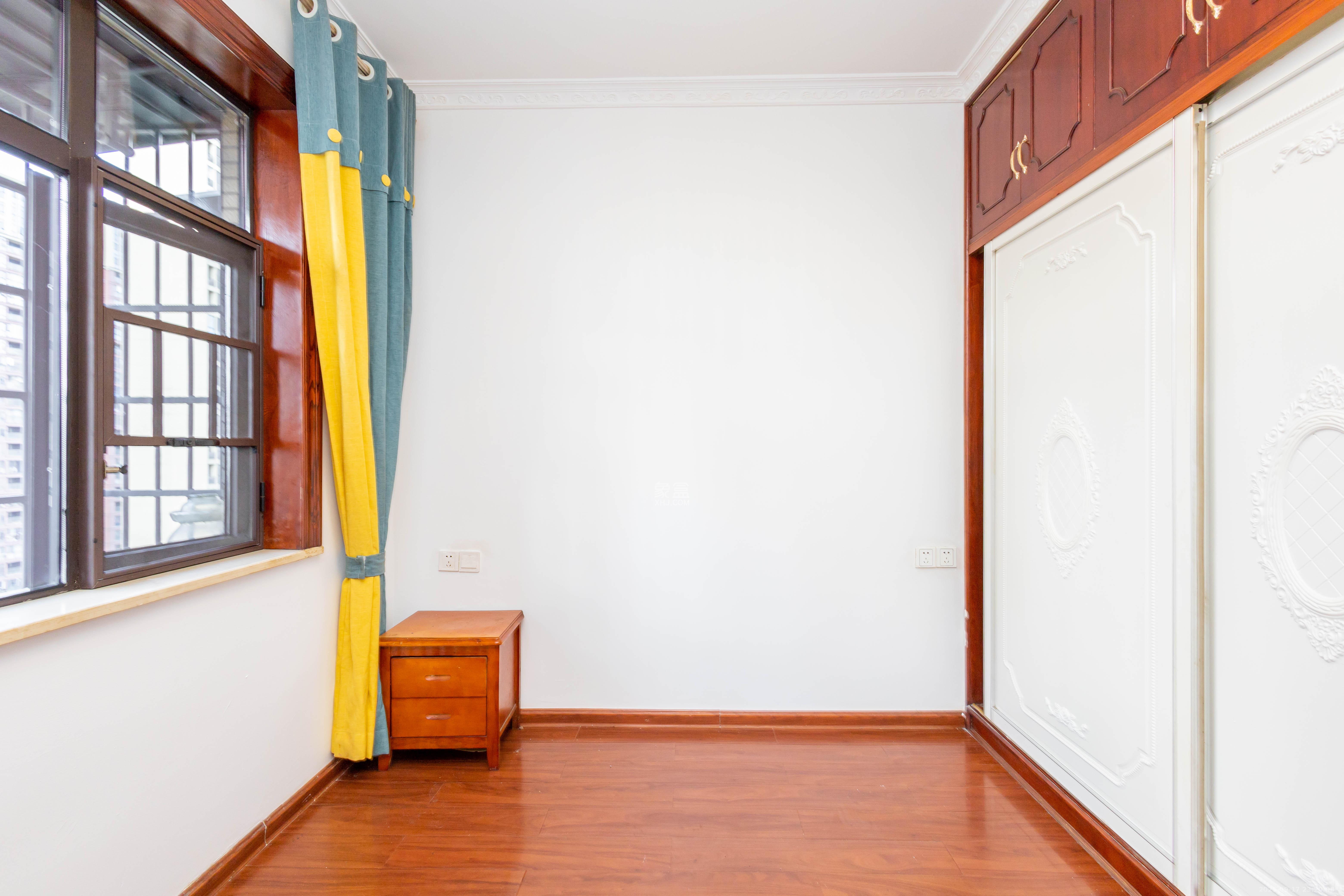 盛隆佳园 4室2厅2卫 126.0万 盛隆佳园 4室2厅2卫 126.0万卧室