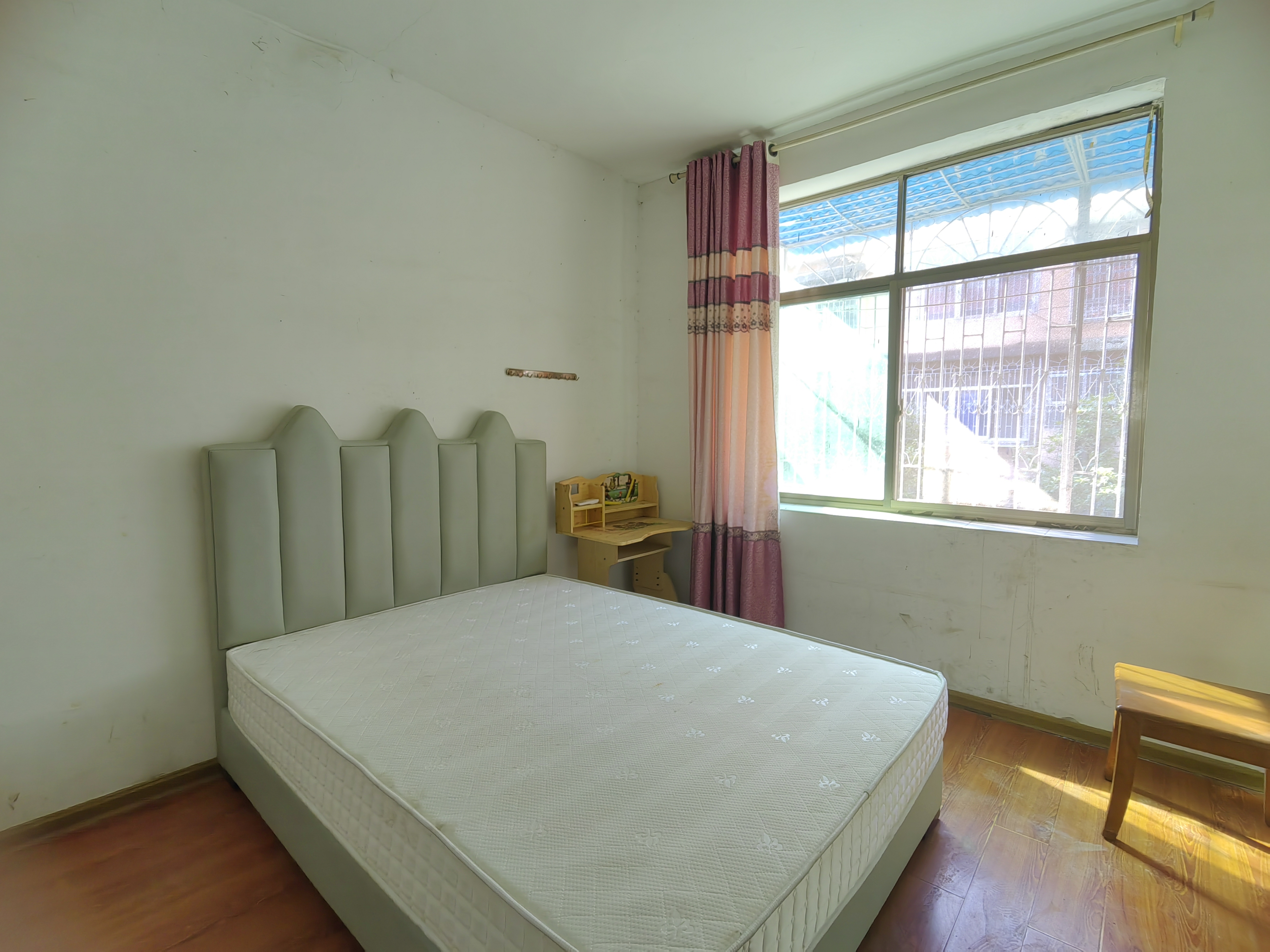 湘阳街北侧环卫处私人联建房  4室1厅1卫    700.0元/月室内图